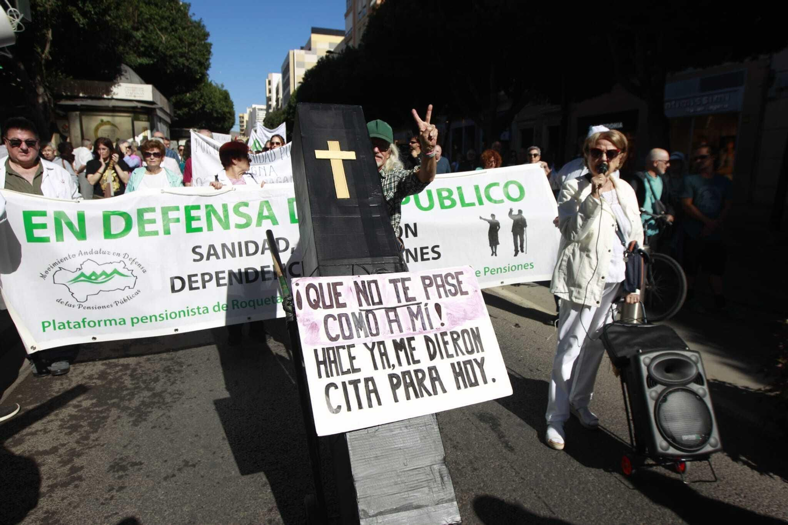La manifestación ha recorrido todo el Paseo de Almería.