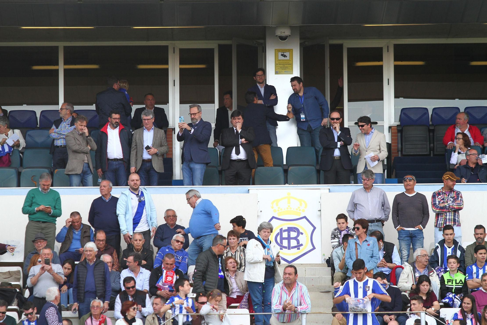 Ambientazo en las gradas del Recreativo de Huelva y el San Fernando