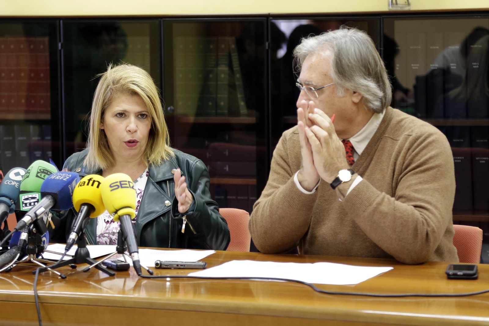 Mamen Sánchez y Francisco Camas, durante una comparecencia.