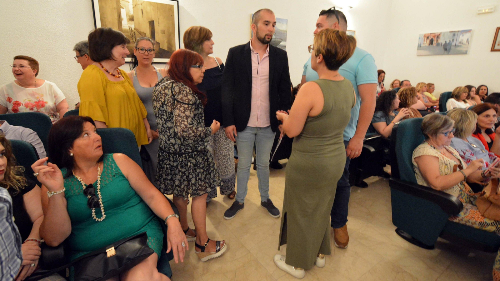 El Pleno de investidura de los Barrios en imágenes