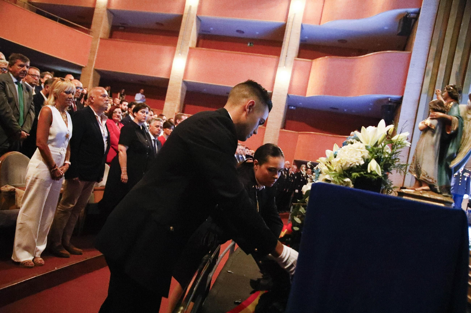 Las imágenes de la celebración del Patrón de la Policía Nacional en Almería, los Santos Ángeles Custodios