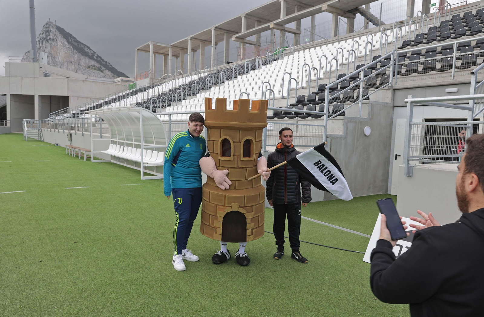La presentación de la mascota oficial de la Balona La presentación de la mascota oficial de la Balona