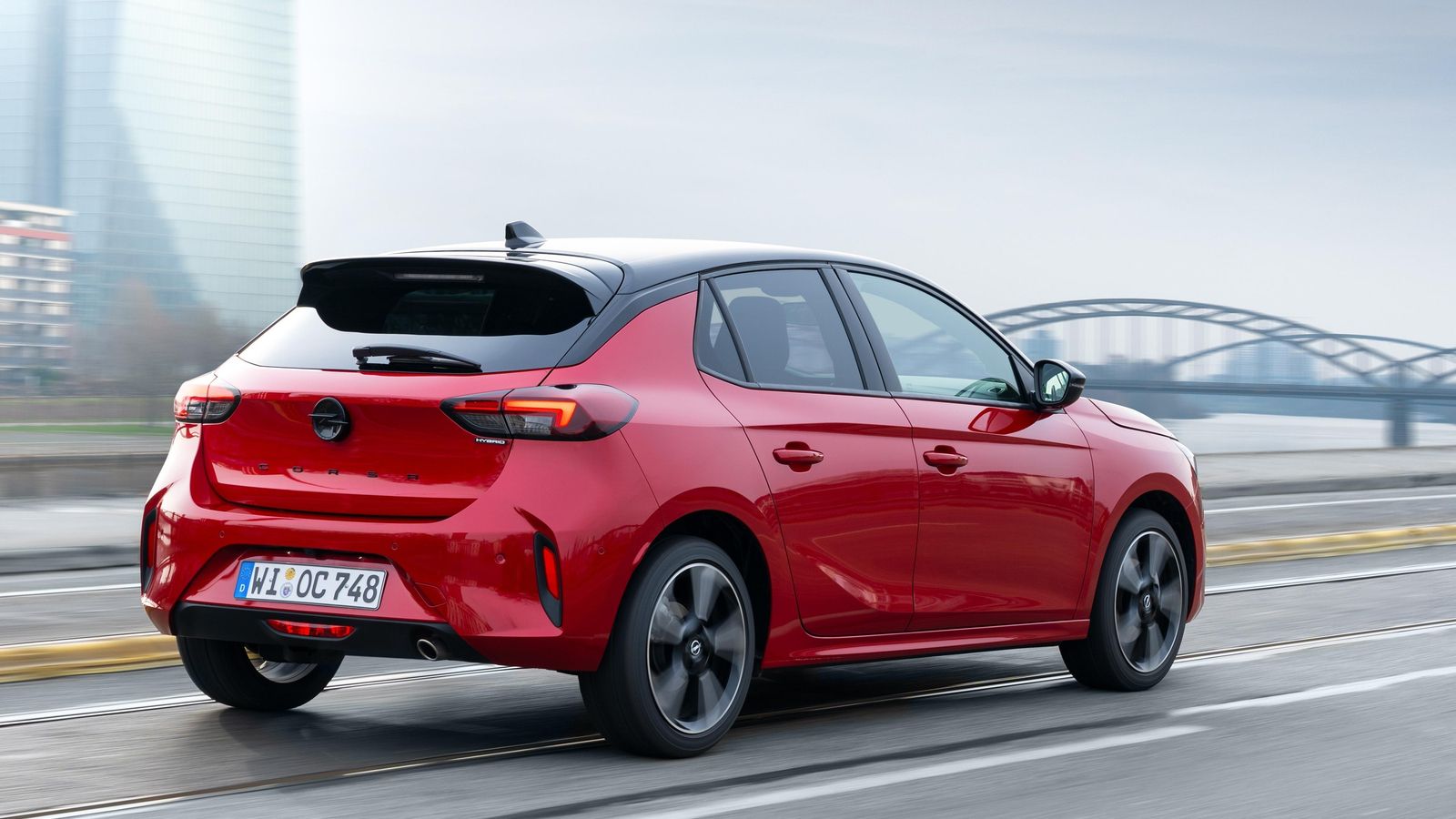 En el Corsa el acabado Edition se asocia sólo al motor microhíbrido de 100 CV, mientras que el GS lo hace tanto a éste como al de 136 CV.