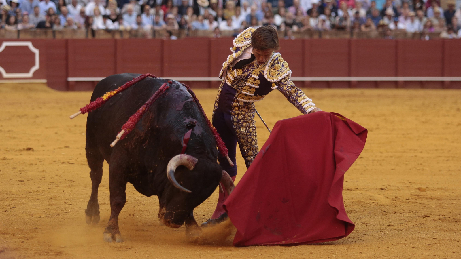 Las imágenes de la corrida mixta en la Maestranza