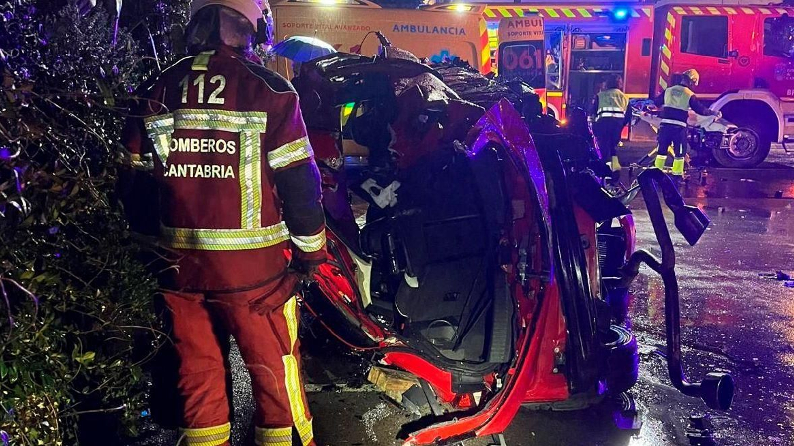 Fallecen tres jóvenes en un accidente de tráfico en Cabezón de la Sal (Cantabria).