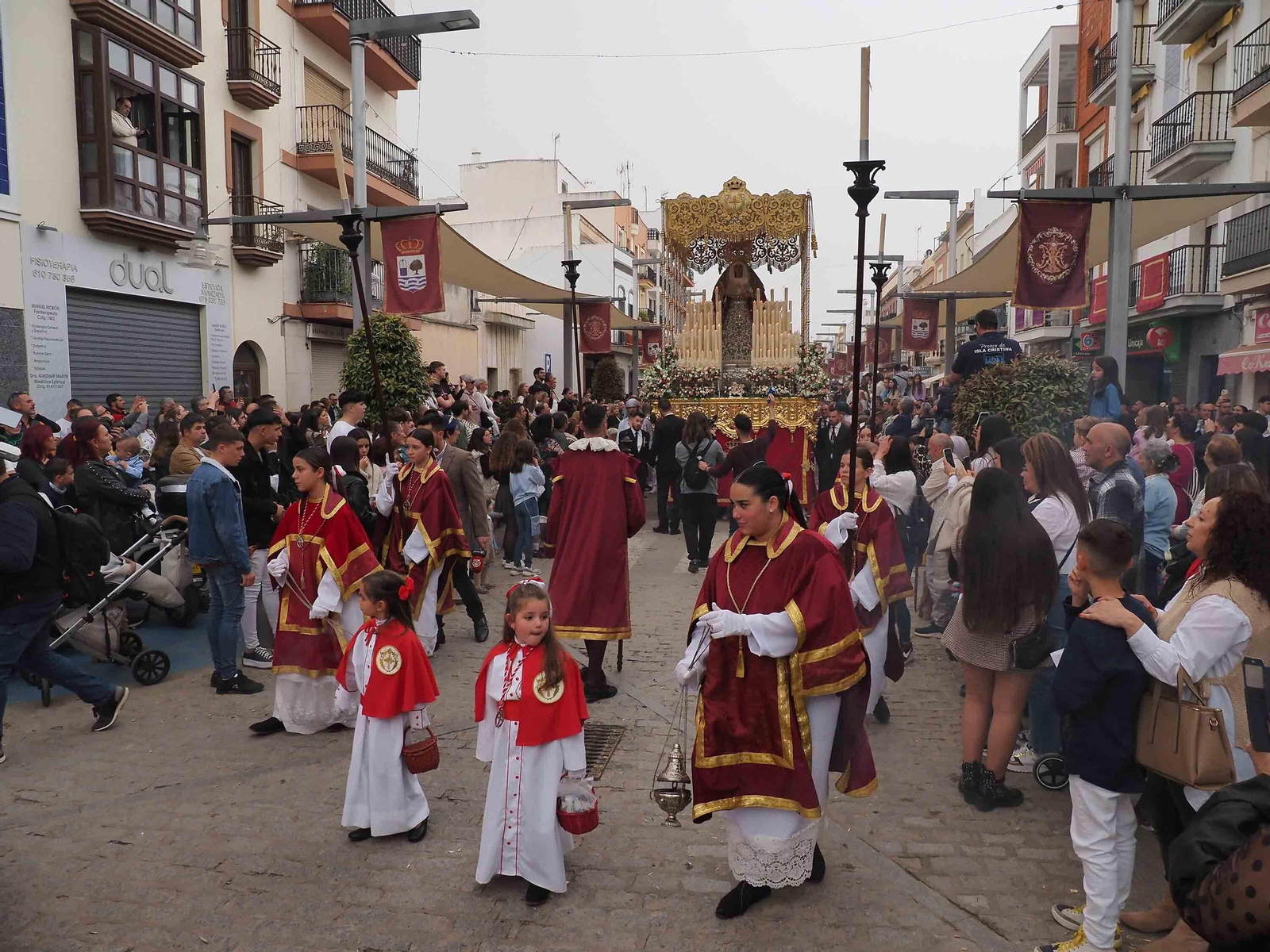 Las mejores imágenes de 'La Mulita' en Isla Cristina, única procesión en la tarde del Domingo de Ramos en la costa onubense