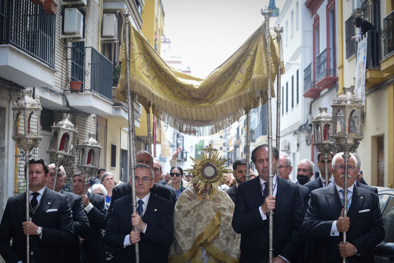 La procesión eucarística de la Parroquia de San Lorenzo, en imágenes