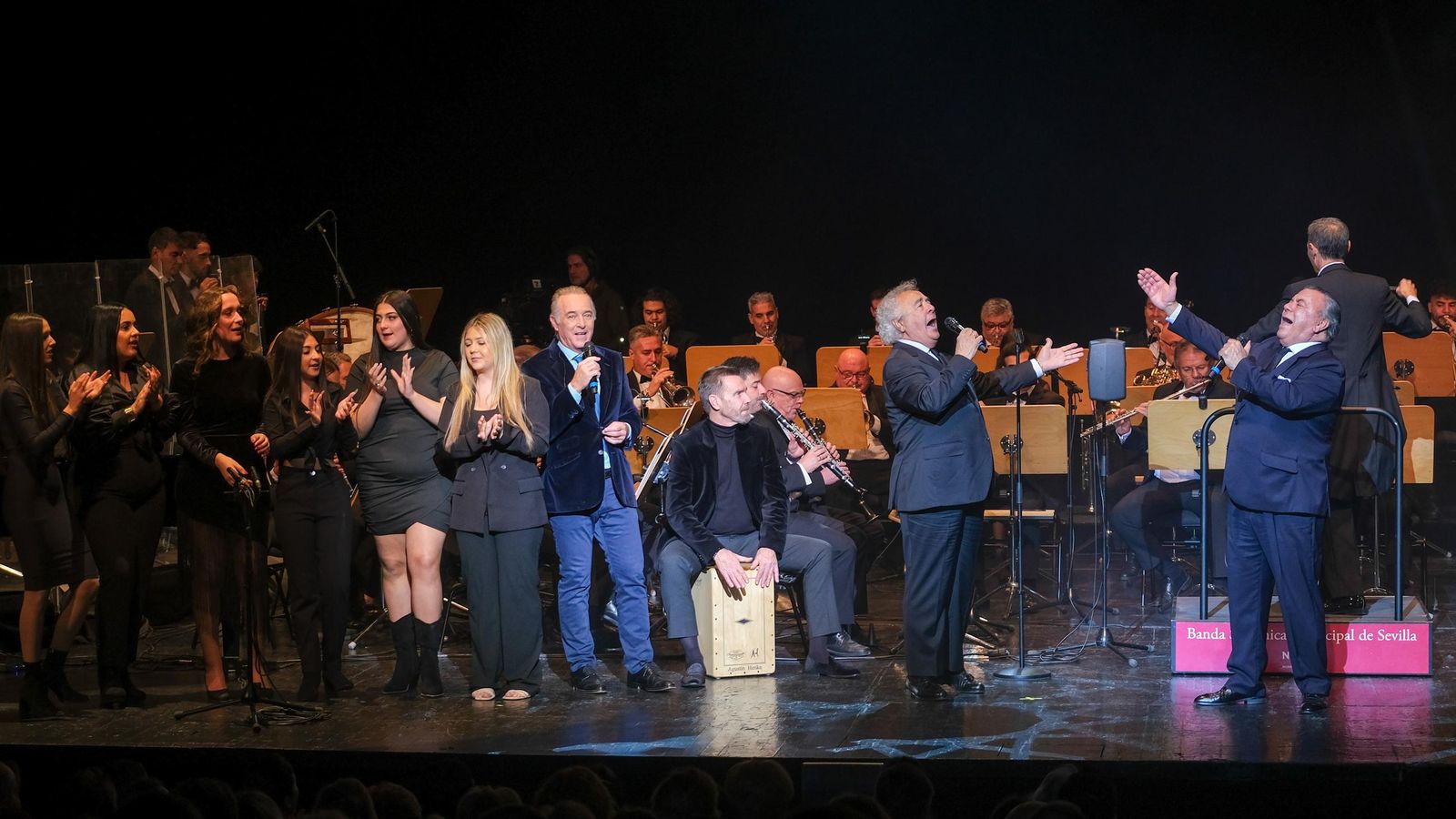 Imágenes del espectáculo Así canta nuestra tierra en Navidad, de la Fundación Cajasol y Alalá