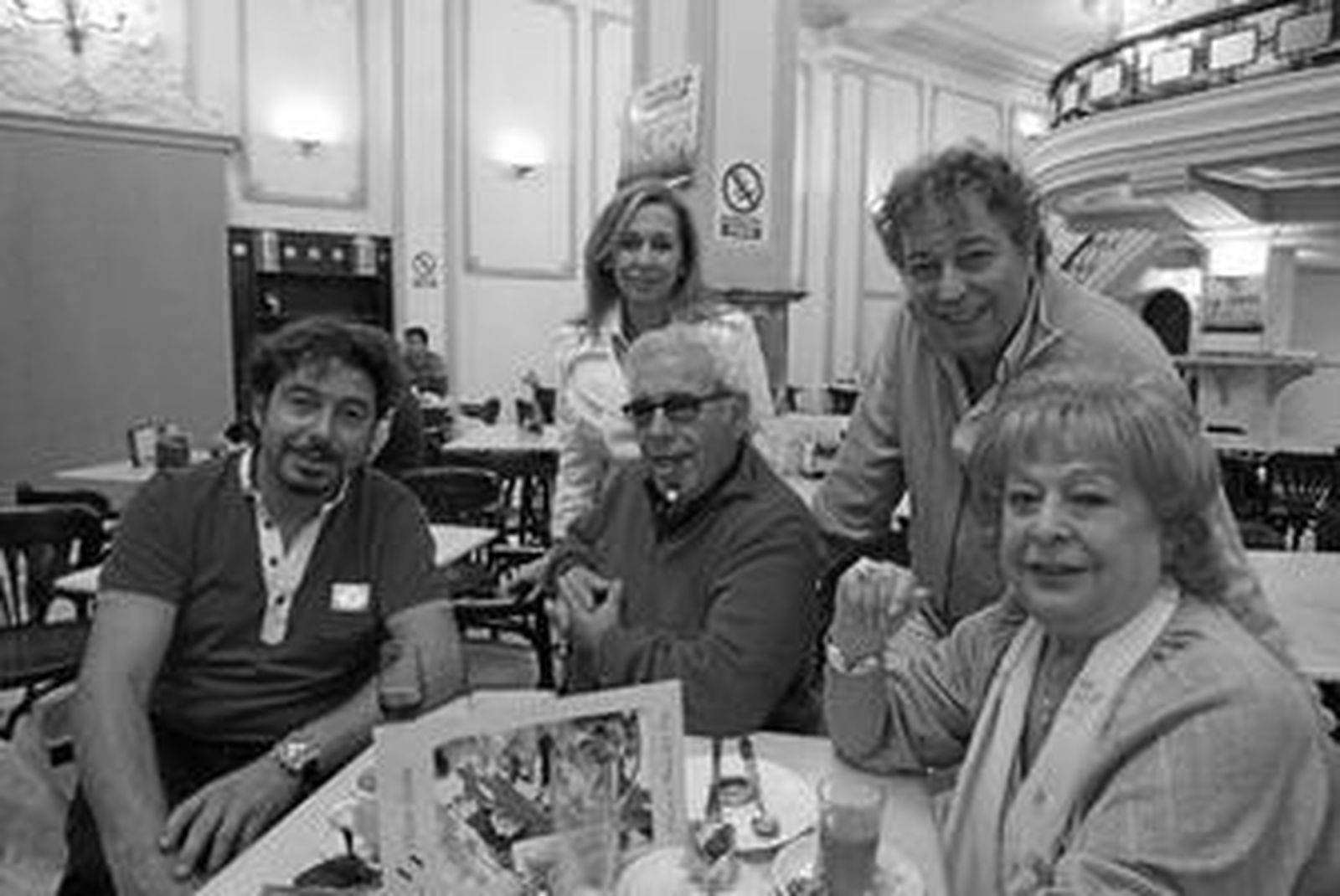 Algunos de los integrantes de la compañía de teatro Benavente, ayer en La Línea.