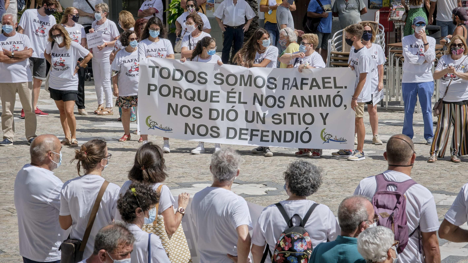 Concentración de apoyo a Rafael Vez, frente a la Catedral.