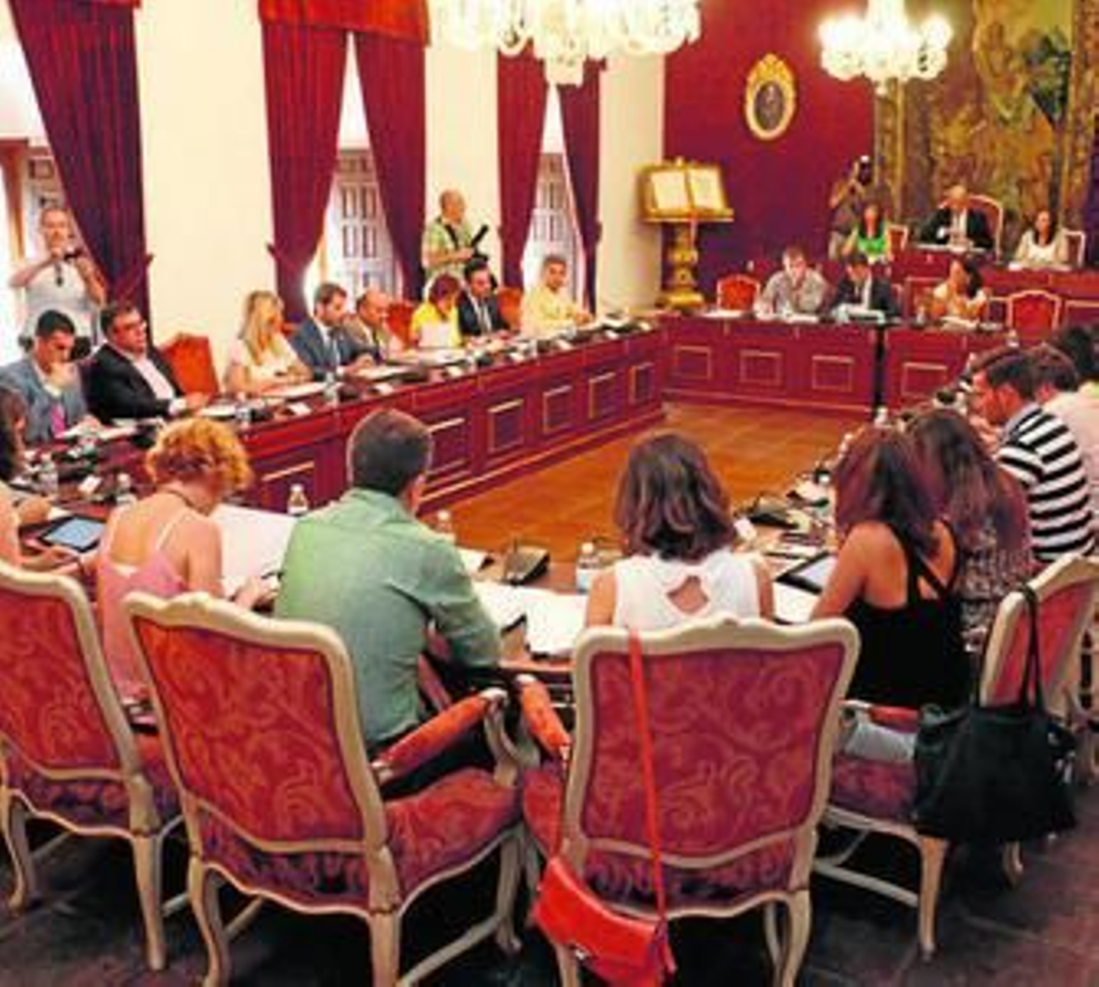 Un momento de la sesión plenaria, ayer en el Palacio de la Merced. Un momento de la sesión plenaria, ayer en el Palacio de la Merced.