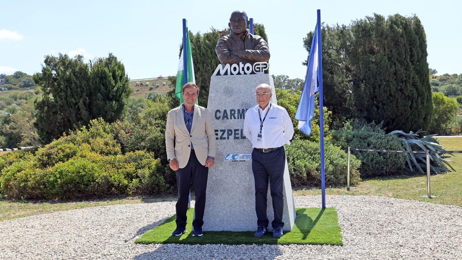 Inauguración del monumento a Carmelo Ezpeleta en el Circuito de Jerez - Ángel Nieto