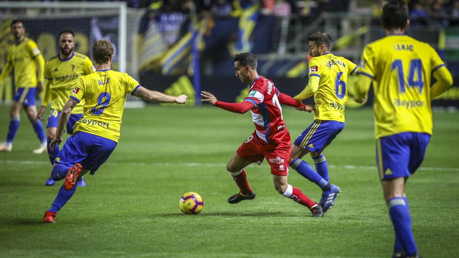 Montoro estuvo muy presionado a lo largo de todo el choque.