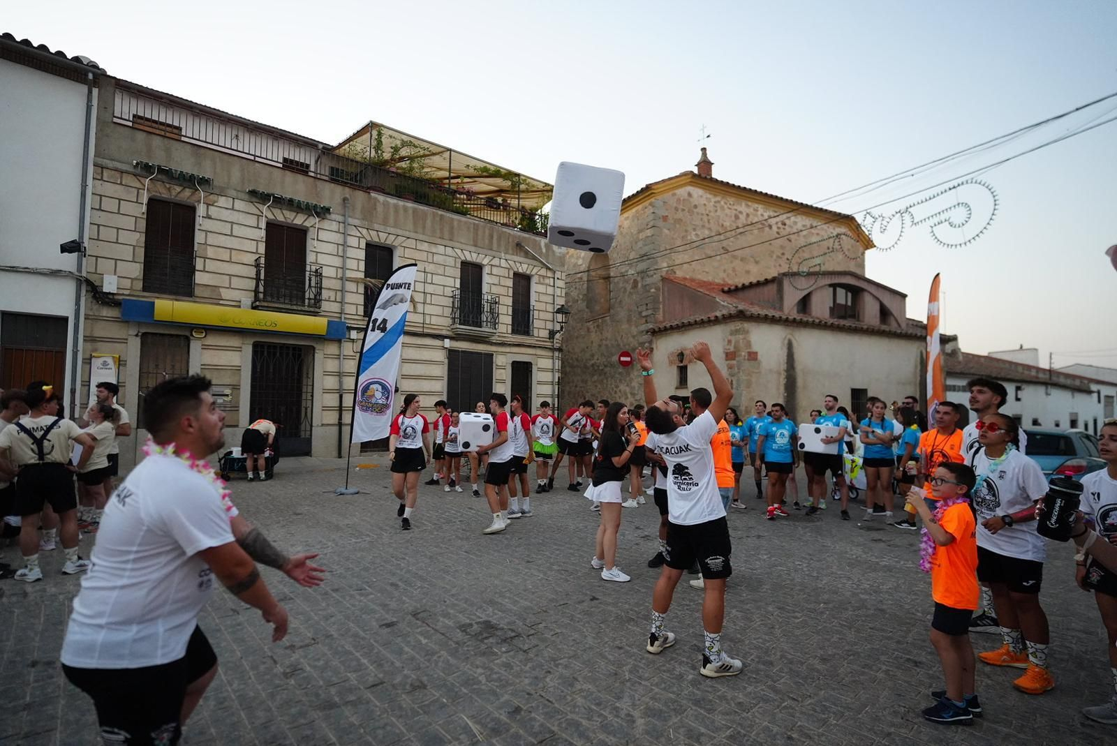 Las imágenes del Gran Juego de la Oca de Dos Torres: diversión y el mejor ambiente