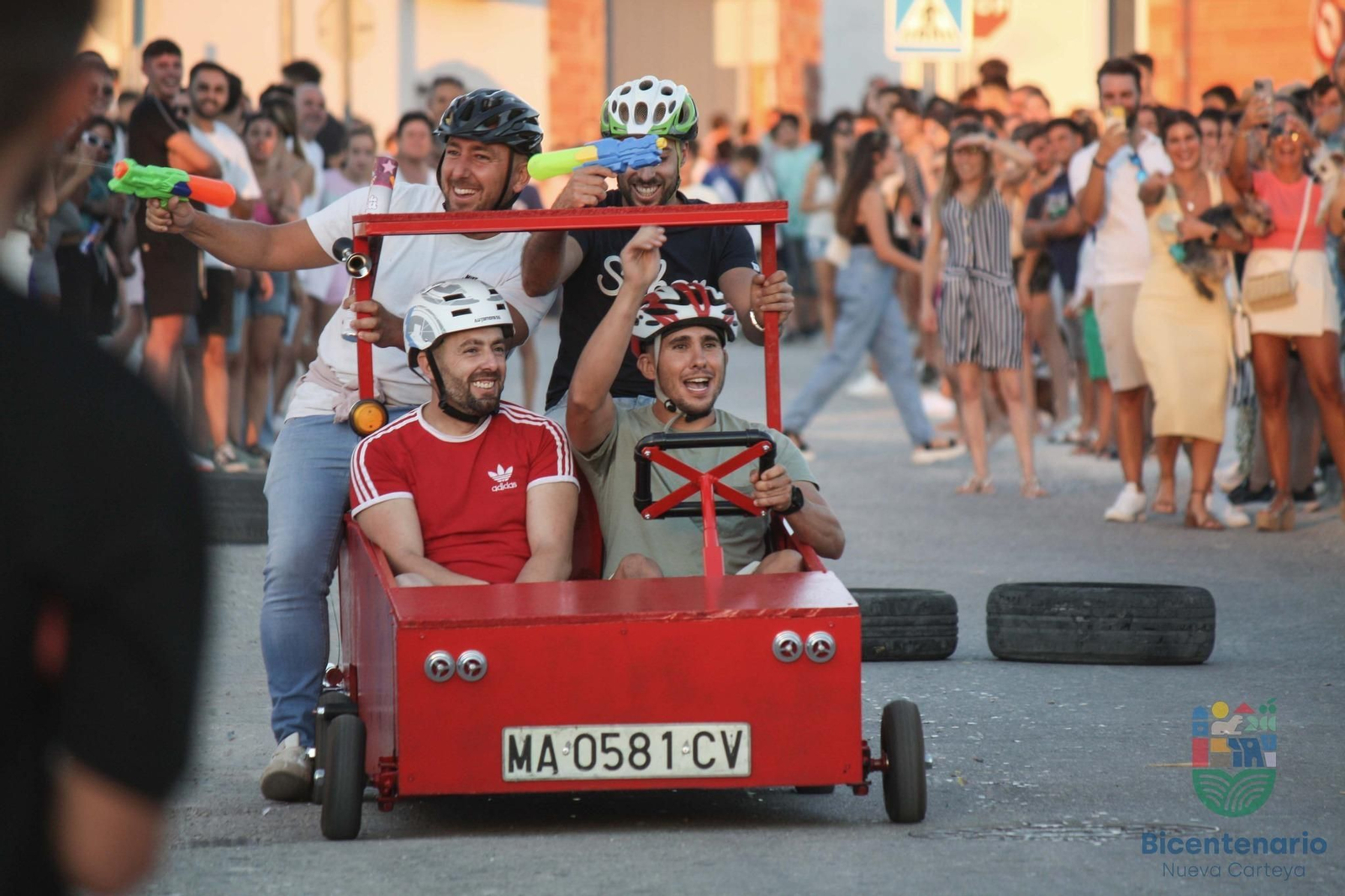 La disparatada carrera de autos locos de Nueva Carteya, en imágenes