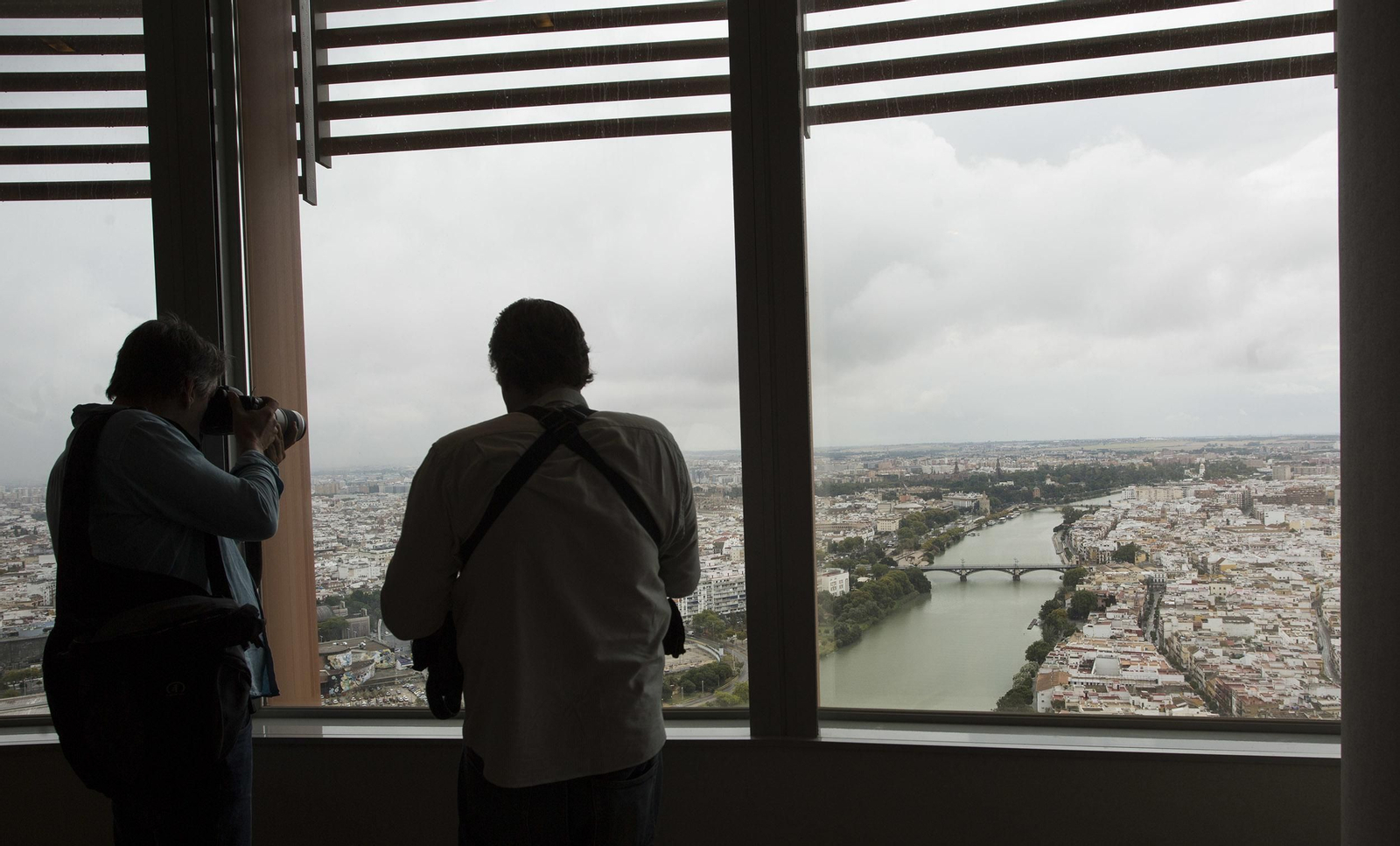 La visita a la planta con spa de la Torre Sevilla, en imágenes