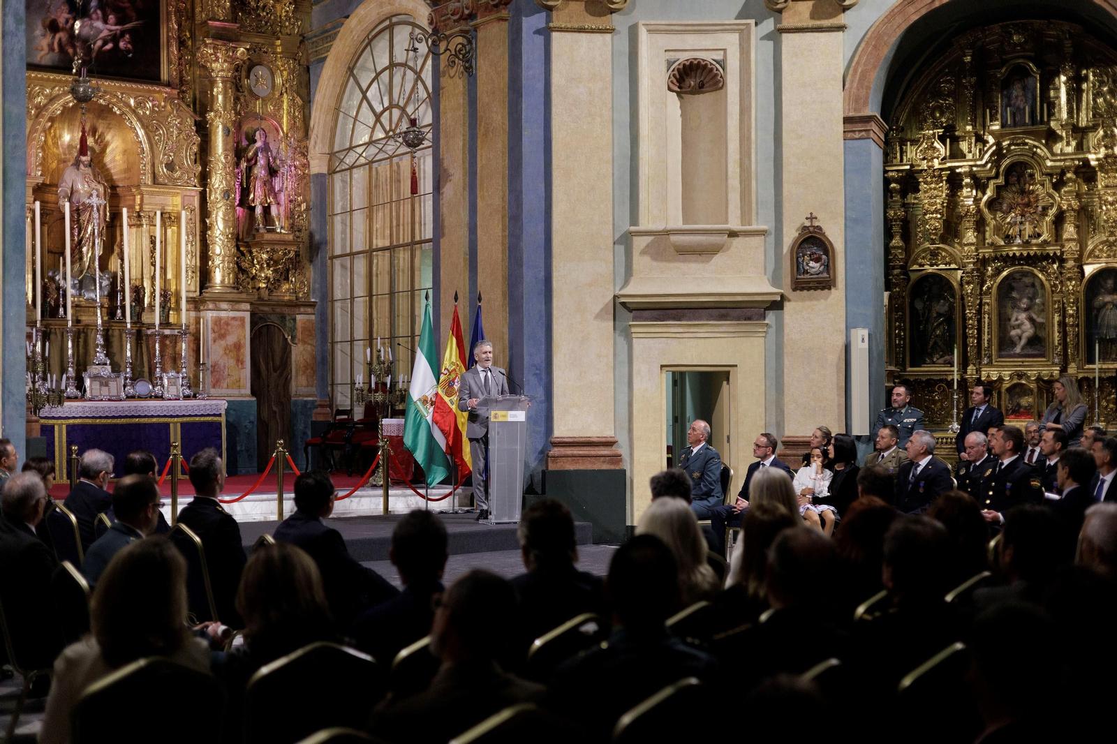 Las imágenes de la entrega de condecoraciones civiles en Cádiz.