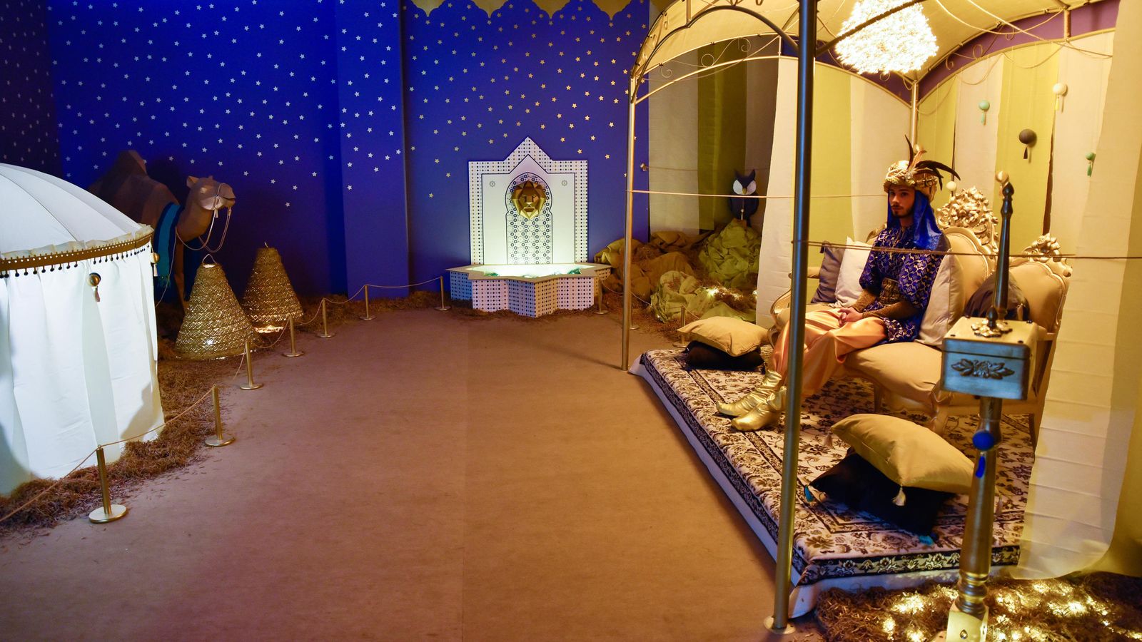 Los niños ya pueden entregar su carta al Cartero Real presente en el centro comercial.