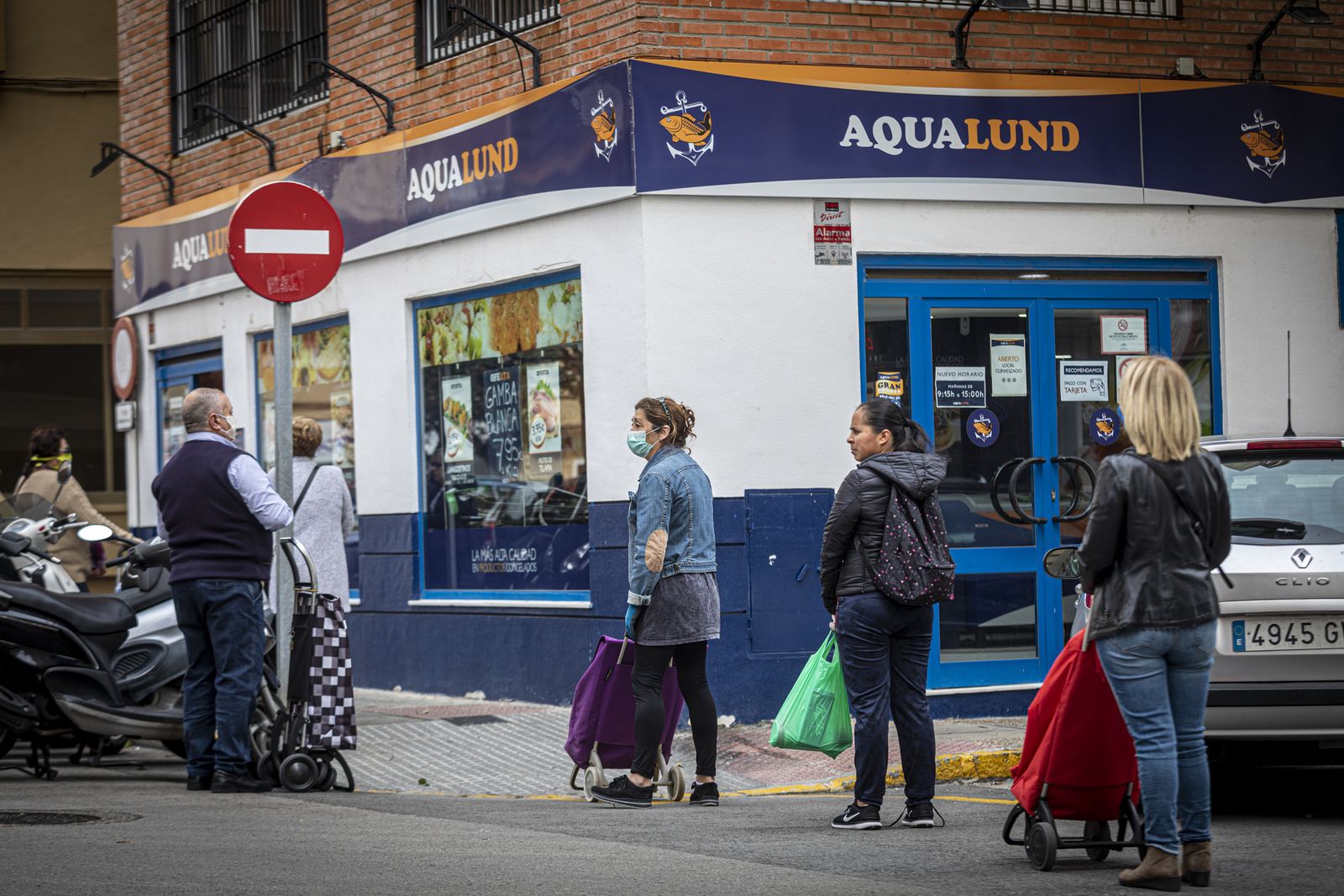Comercios abiertos en el barrio la laguna bajo el estado de alarma