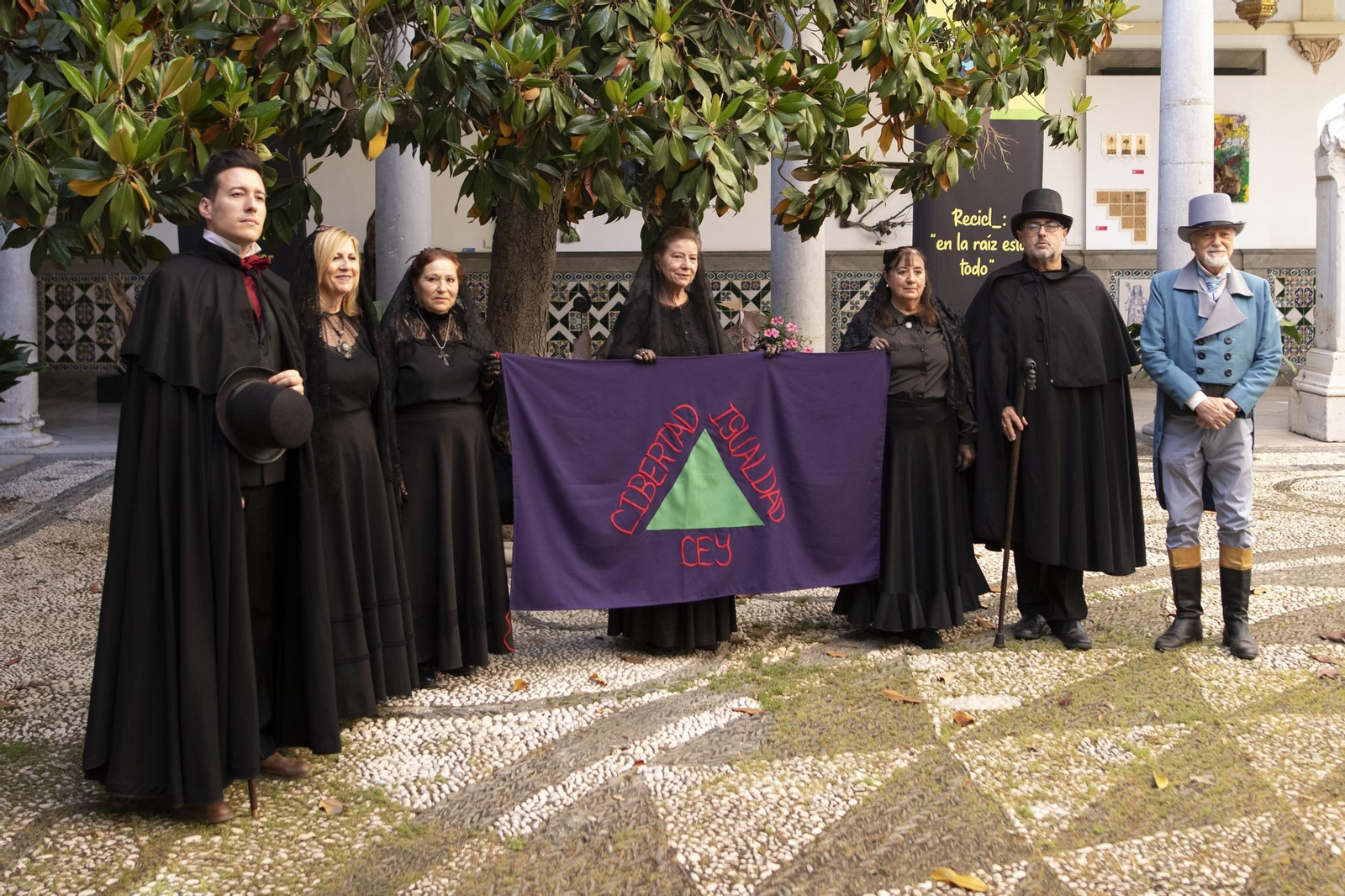 Las mejores imágenes de la tradicional proecesión en honor a Mariana Pineda en Granada