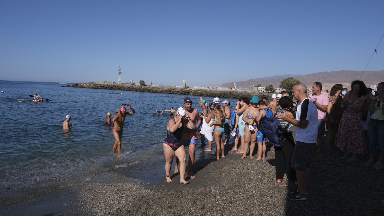 Imágenes de la travesía a nado de la Feria de Almería 2022