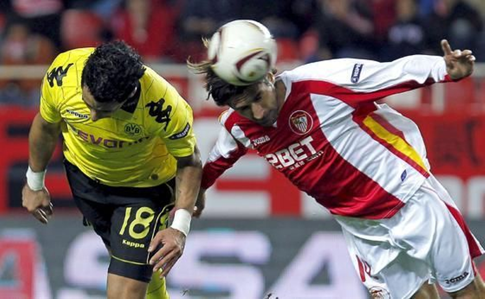 El Sevilla pasa a la siguiente ronda de la Liga Europa tras empatar 2-2 con el Borussia Dortmund. / EFE