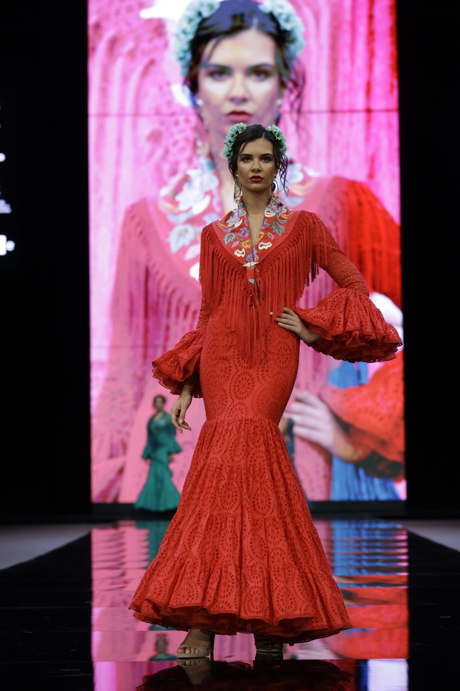 Desfile de Hermanas Serrano en SIMOF 2025, todas las fotos