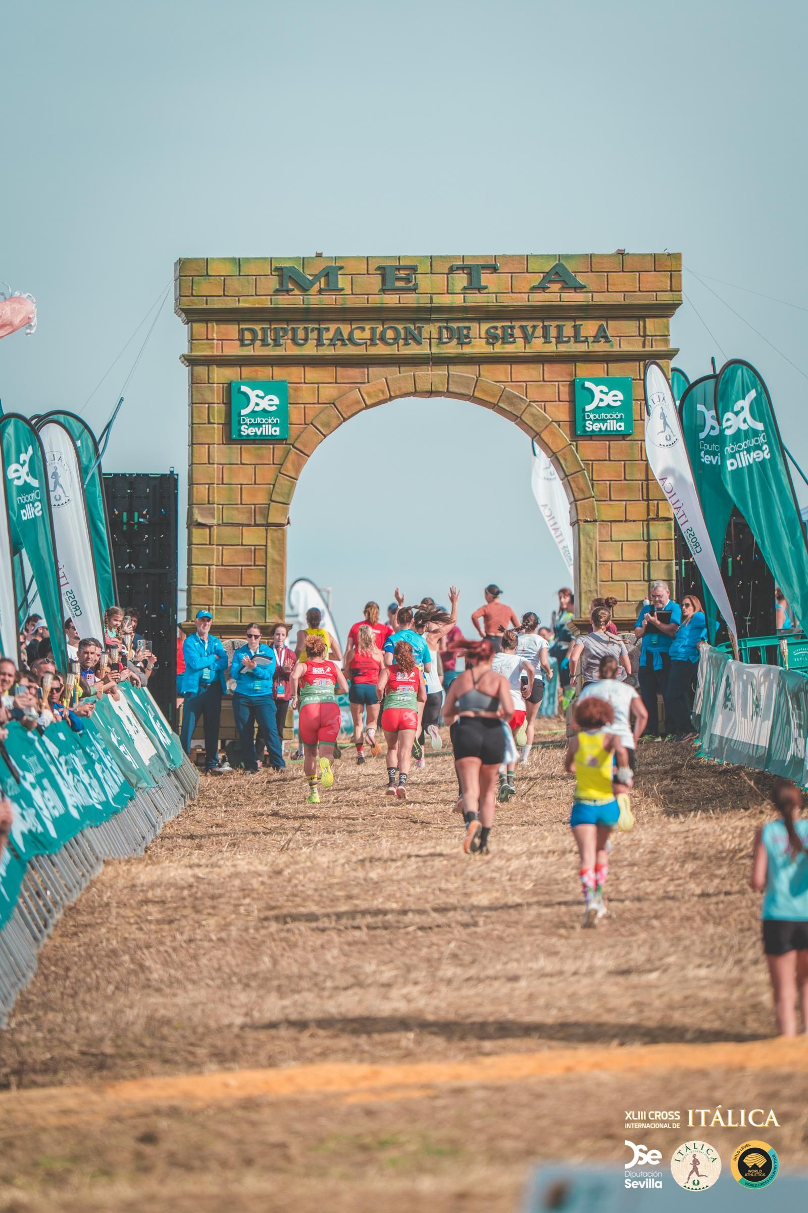 Búscate en las fotos del Cross de Itálica 2025 | 1