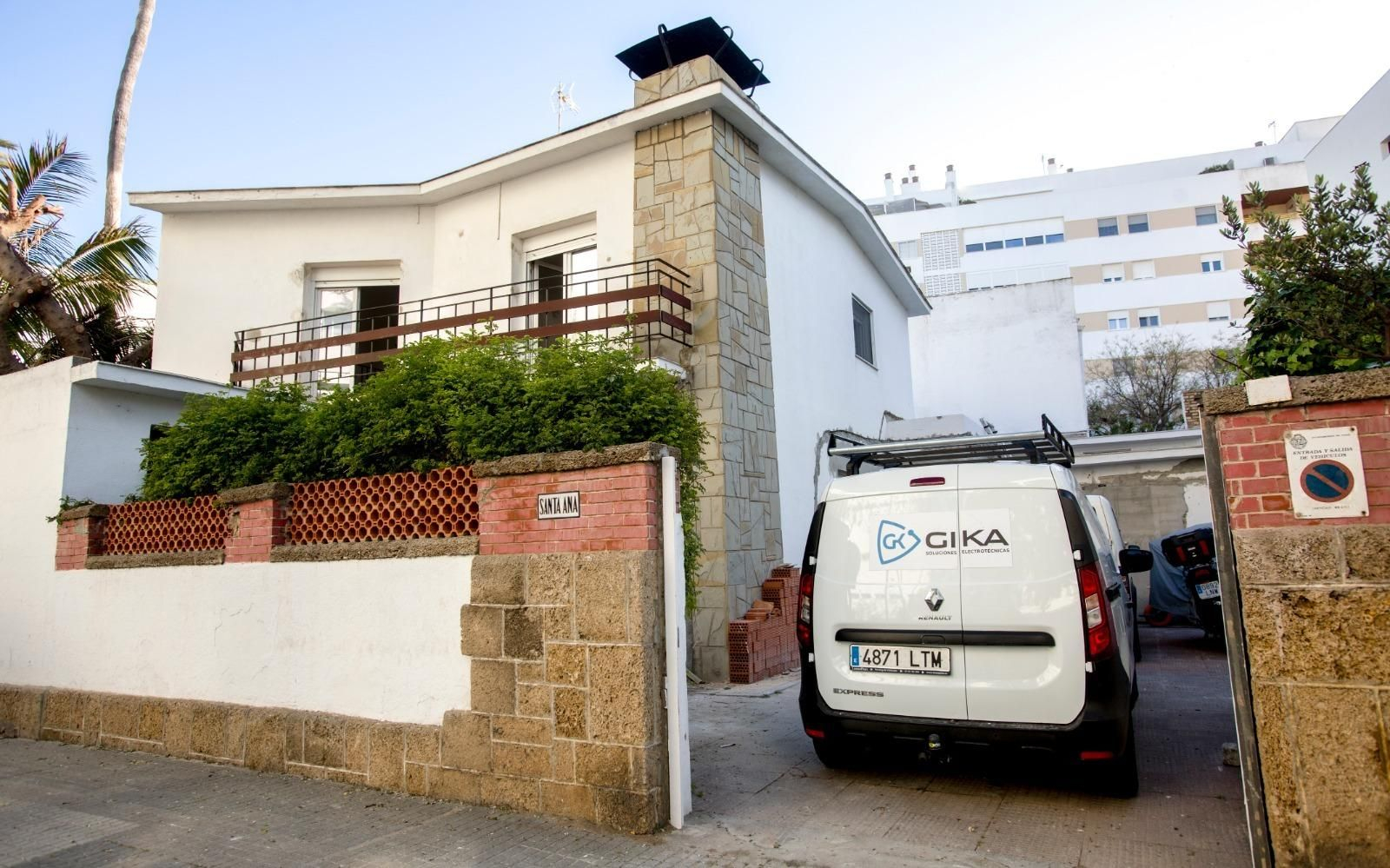 El chalé Santa Ana, situado en la calle Acacias, cuenta con licencia para su explotación como vivienda con fines turísticos.