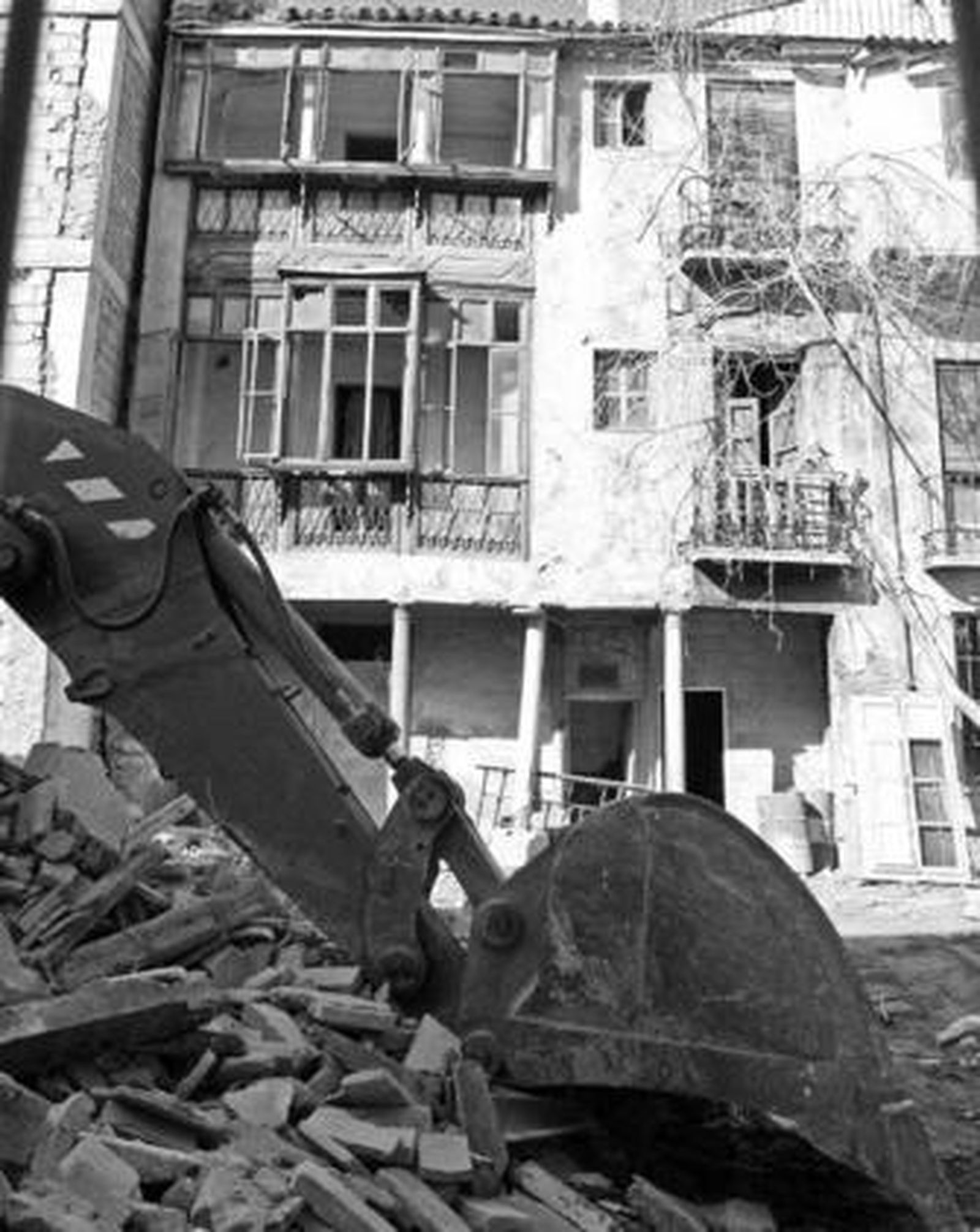 Imagen del derribo en la calle Águila.