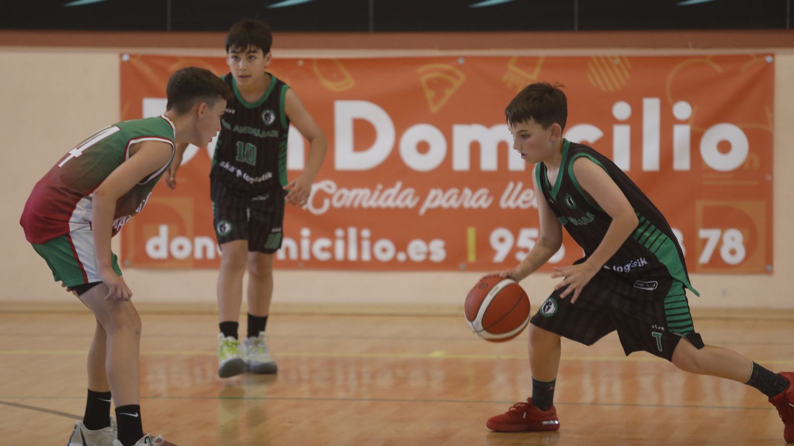 Las fotos de la primera jornada del Cadeba mini-masculino de La Línea