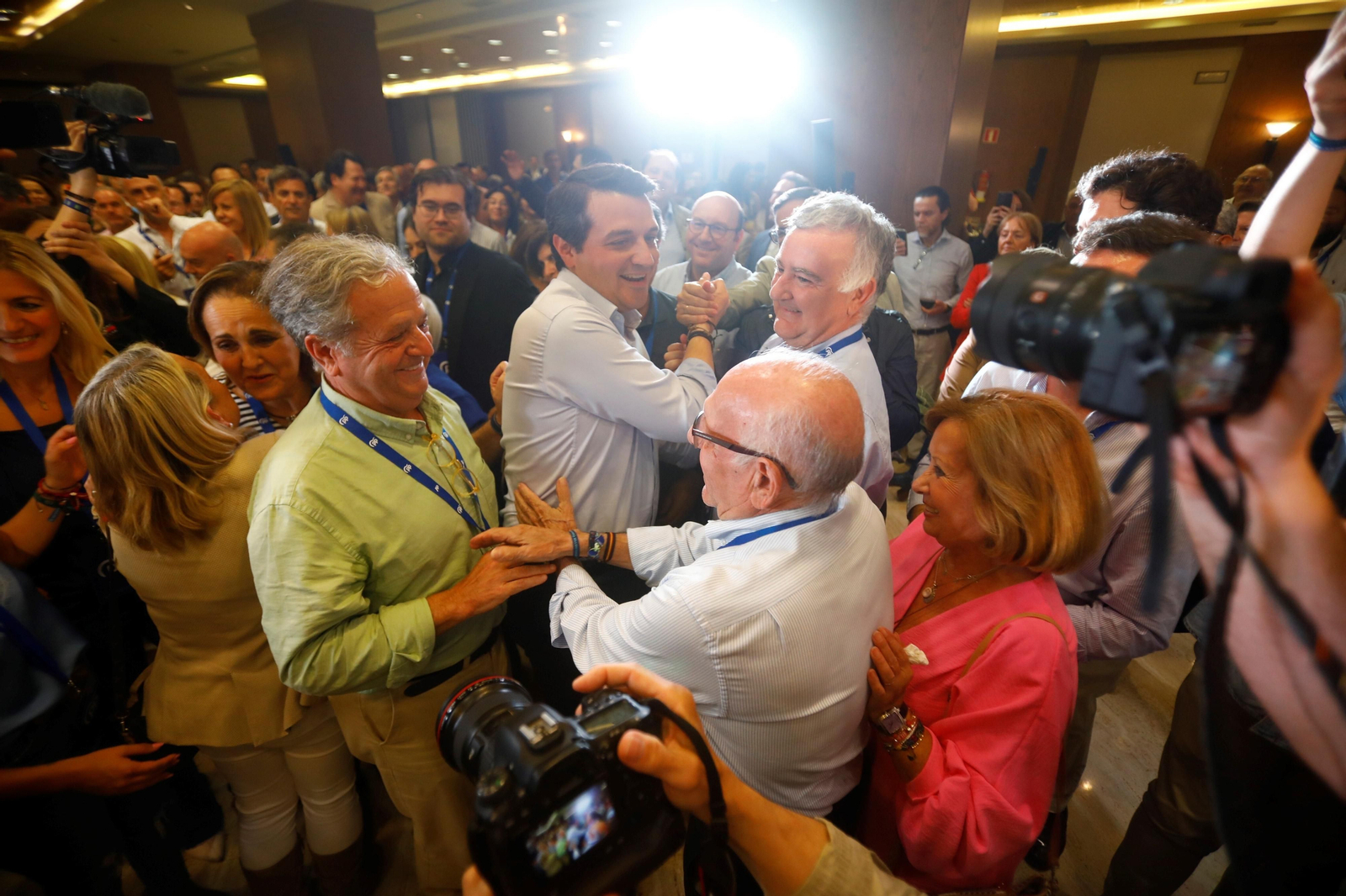 Bellido logra la mayoría absoluta en Córdoba, en imágenes