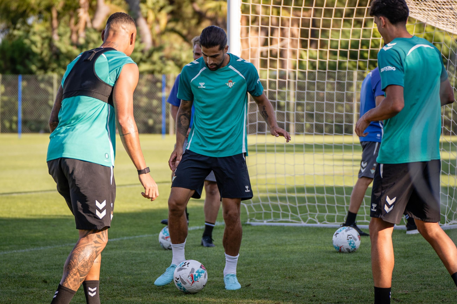 Las fotos del Betis con los recién llegados a Almancil