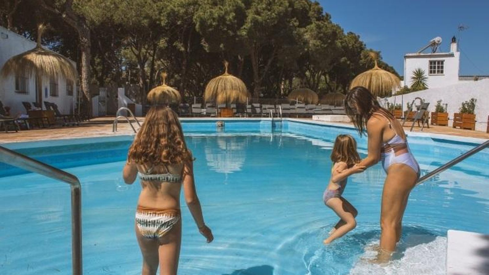 Los planes de ocio y entretenimiento se desarrollan en medio de la naturaleza. CAMPING CONIL