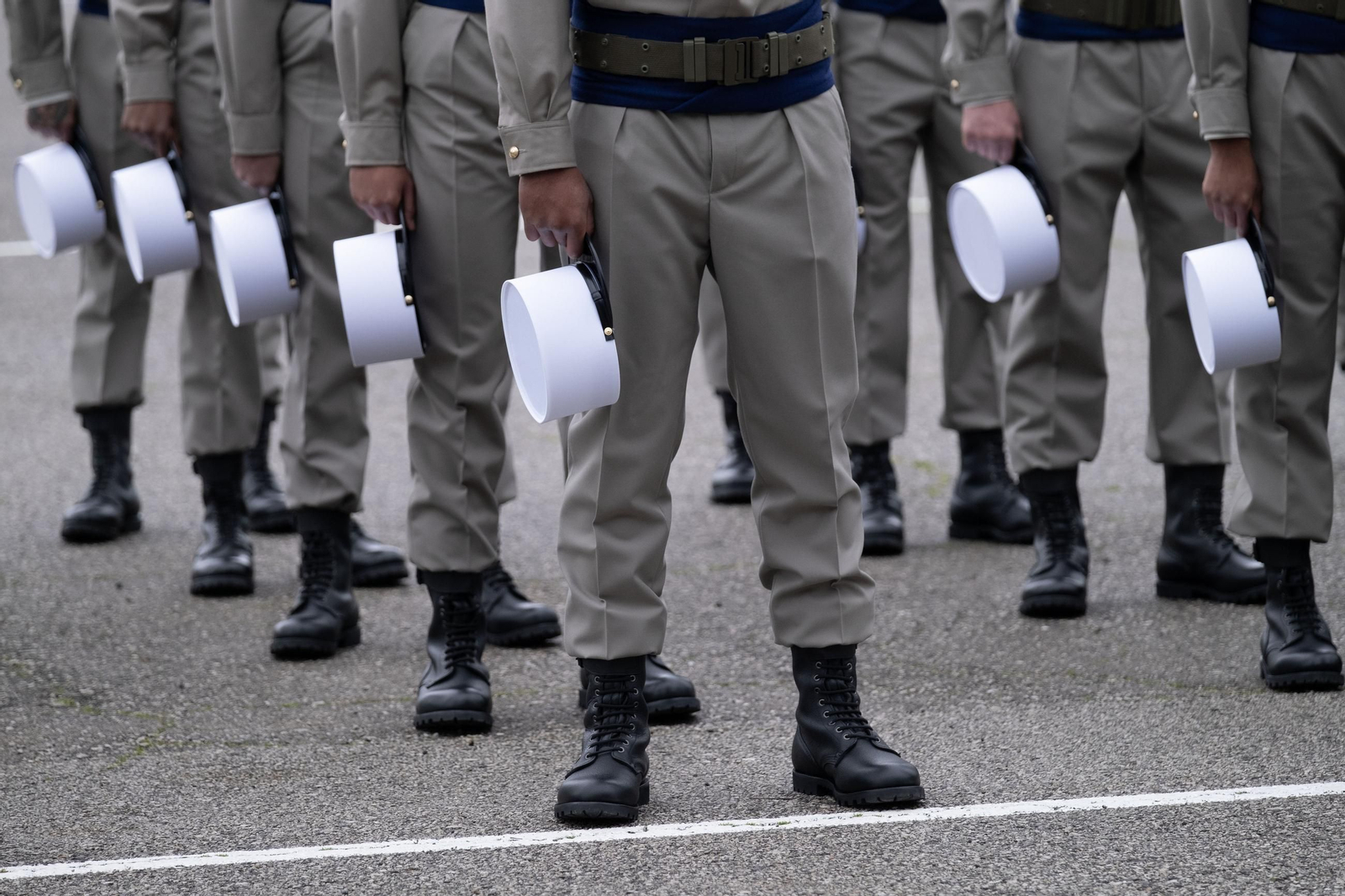 Entrega del 'Képi blanc' a los nuevos efectivos de la Legión Extranjera francesa en Ronda, en imágenes