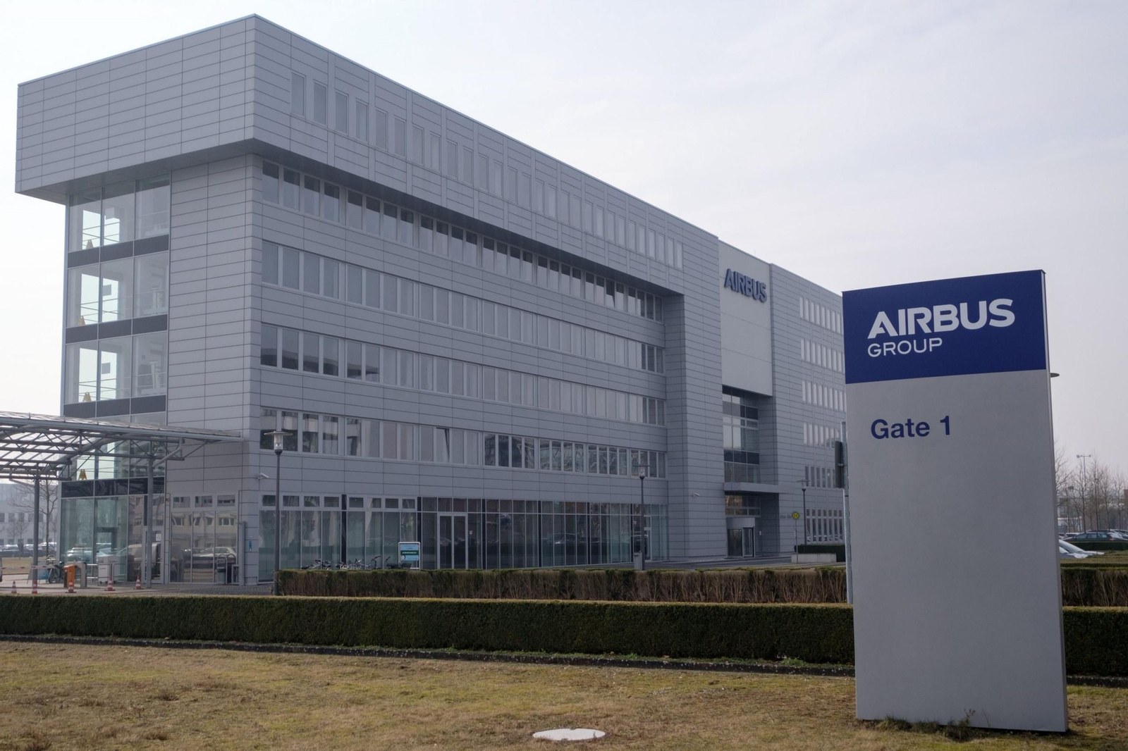 Imagen de archivo de la entrada al edificio del grupo Airbus en Bremen.