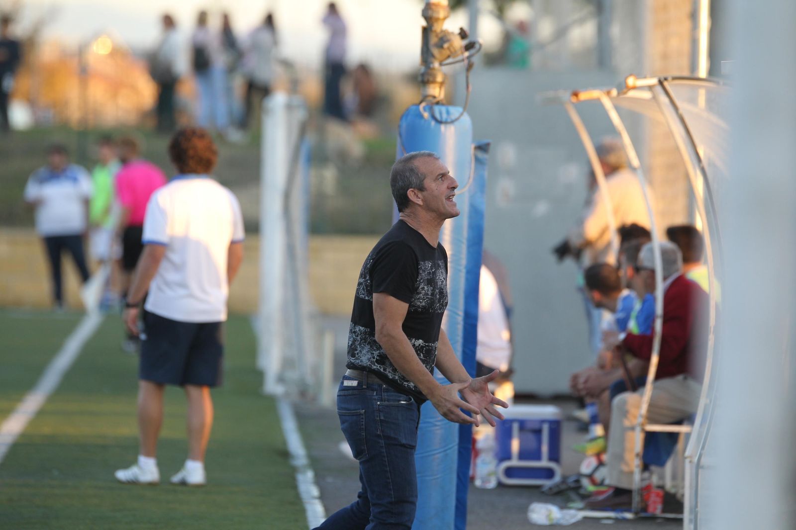 Pepe Correa, técnico del CD El Torno, en La Canaleja en el partido de la pasada temporada.