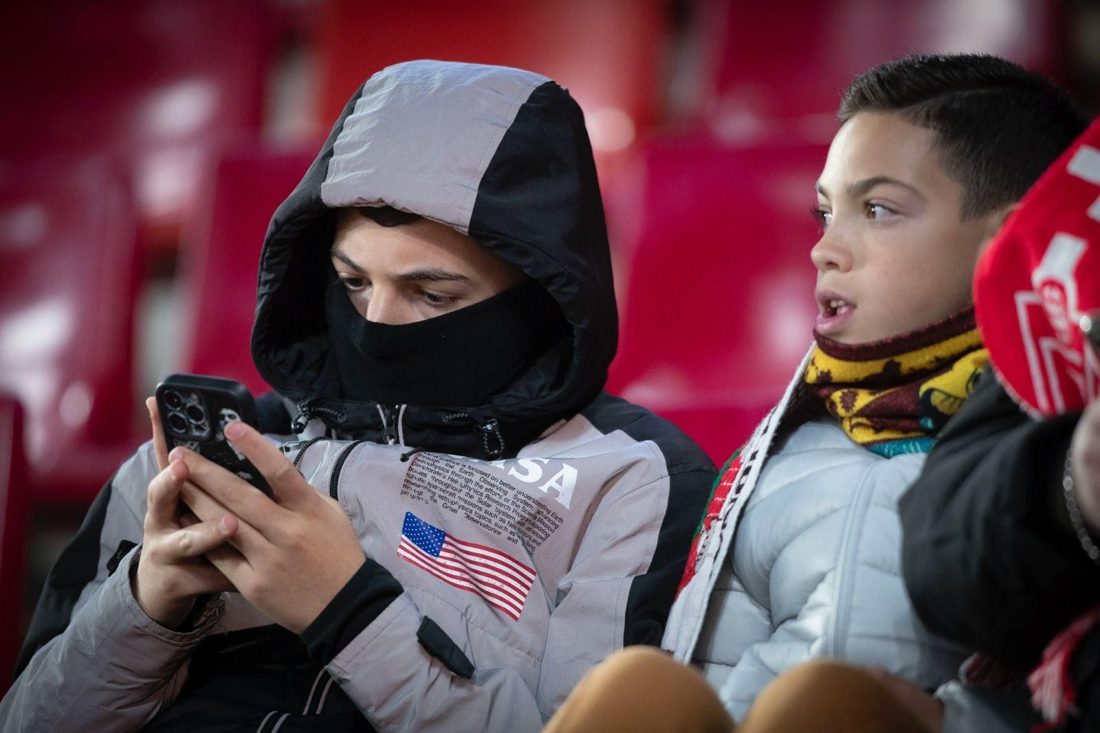 Encuéntrate en la grada de Los Cármenes durante el Granada-Córdoba