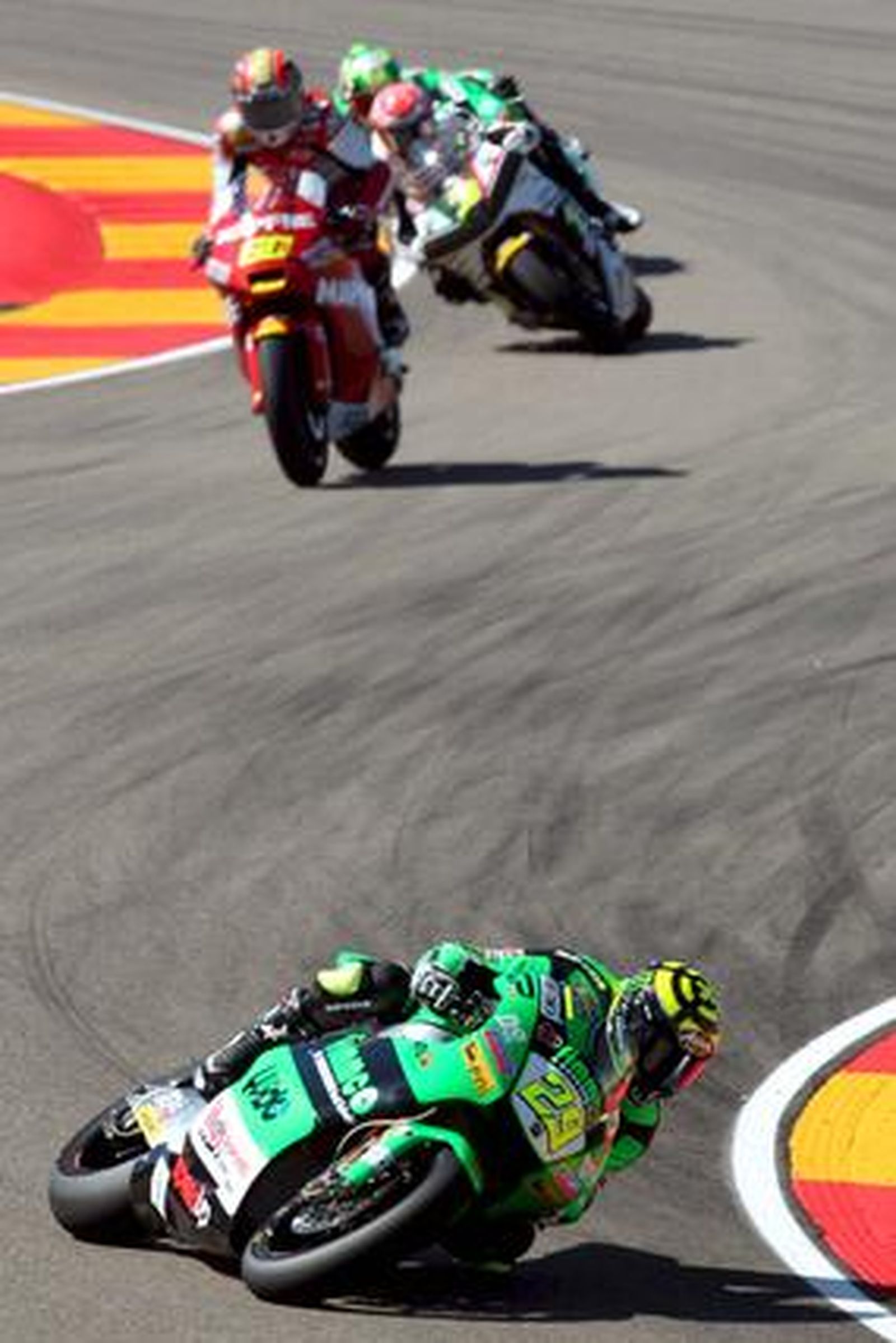 Andrea Iannone, en la carrera de Moto 2.

Foto: Efe