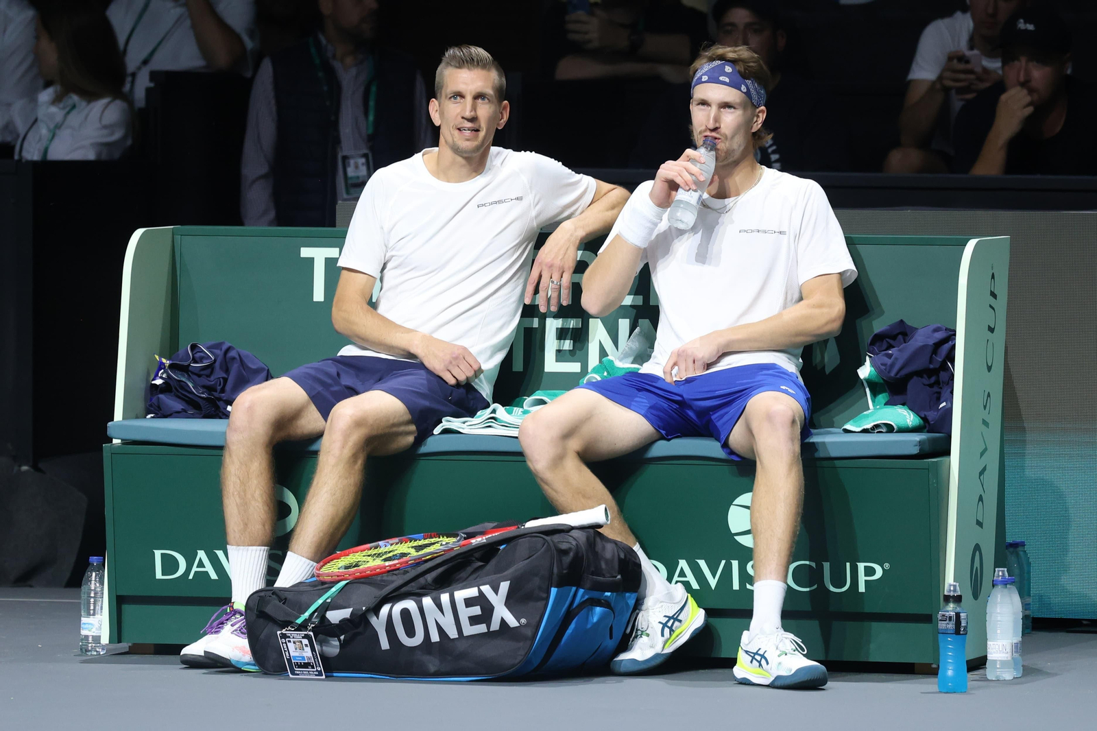 Gran ambiente en el estreno de la Copa Davis en Málaga