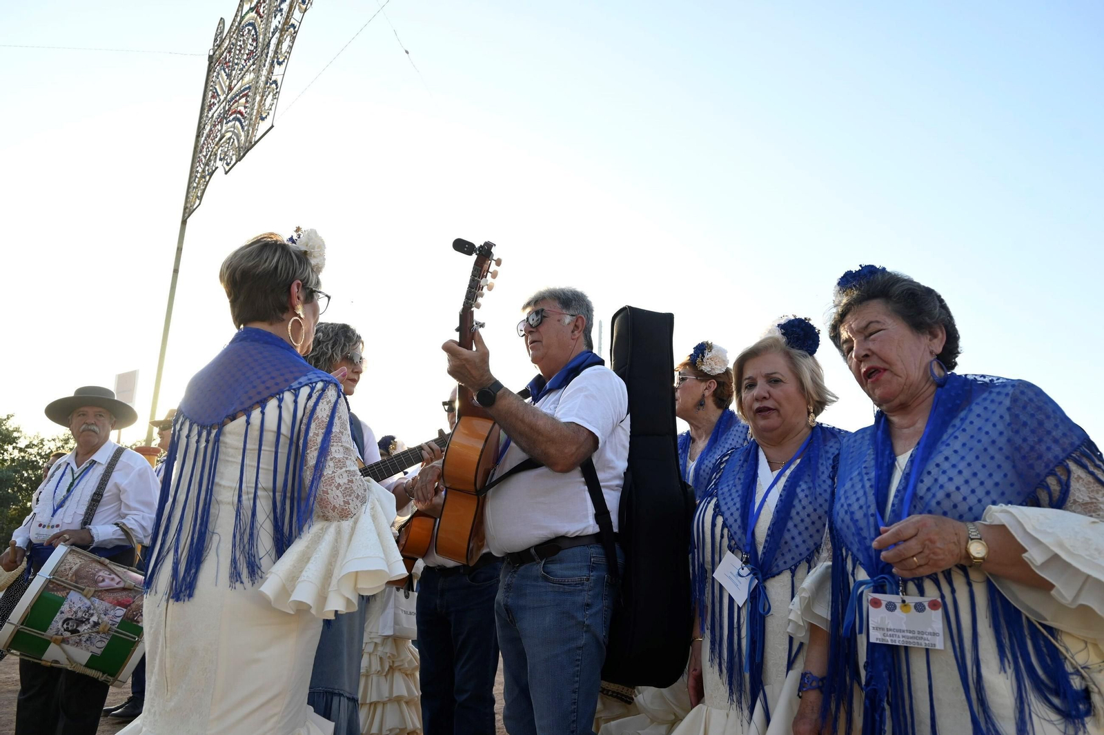 El pasacalles de coros rocieros en la Feria de Córdoba