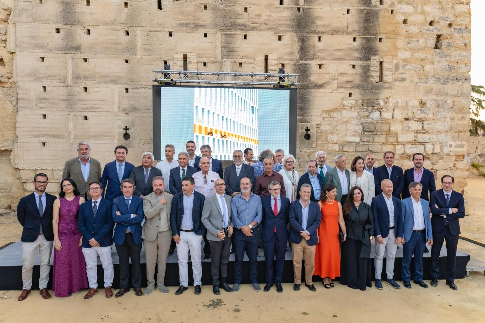 El Colegio de Arquitectos homenajea a sus colegiados co 25, 40 y 50 años en la profesión El Colegio de Arquitectos homenajea a sus colegiados co 25, 40 y 50 años en la profesión