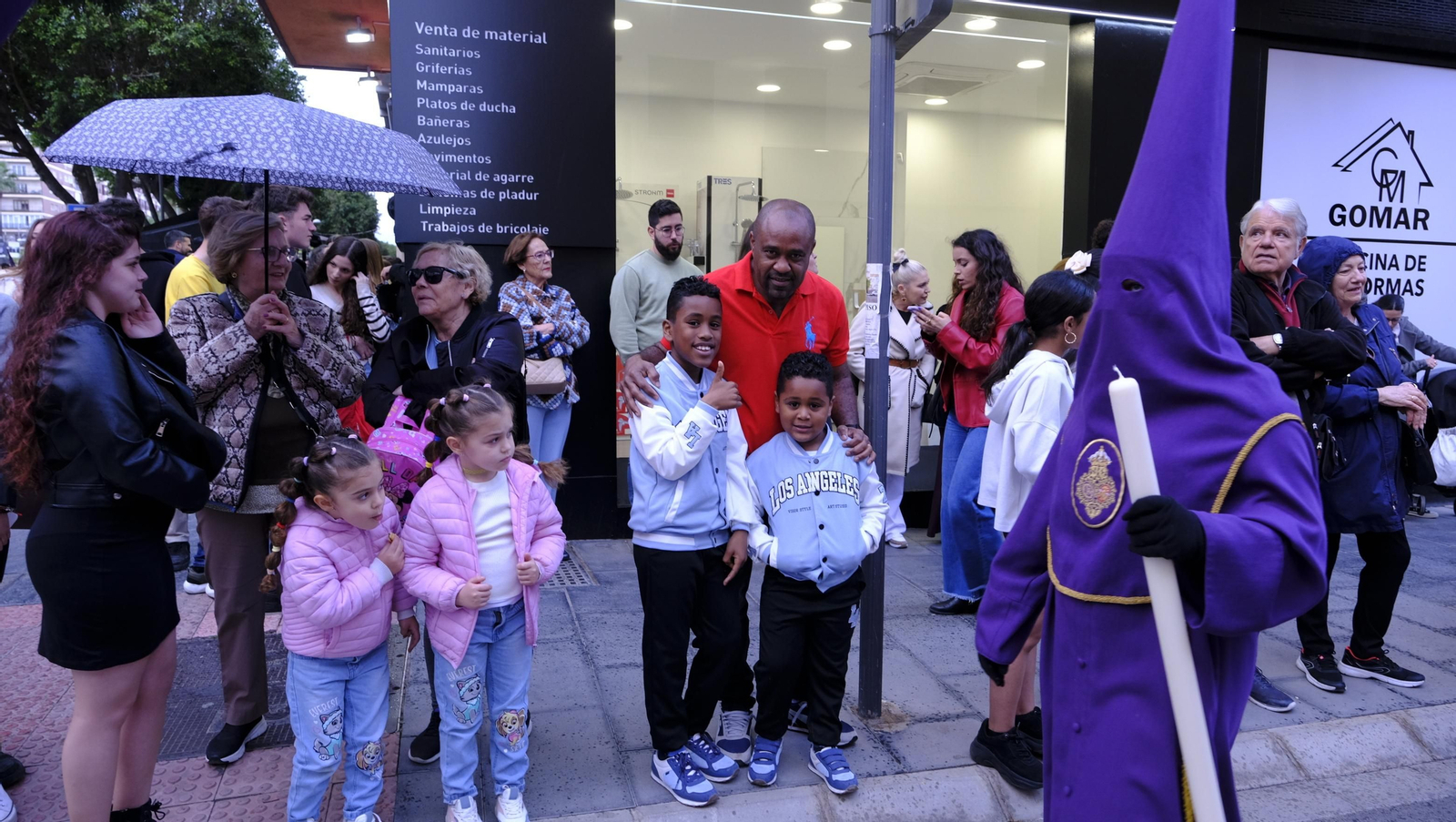 Pasión vuelve a su Iglesia de Santa Teresa azotada por la lluvia