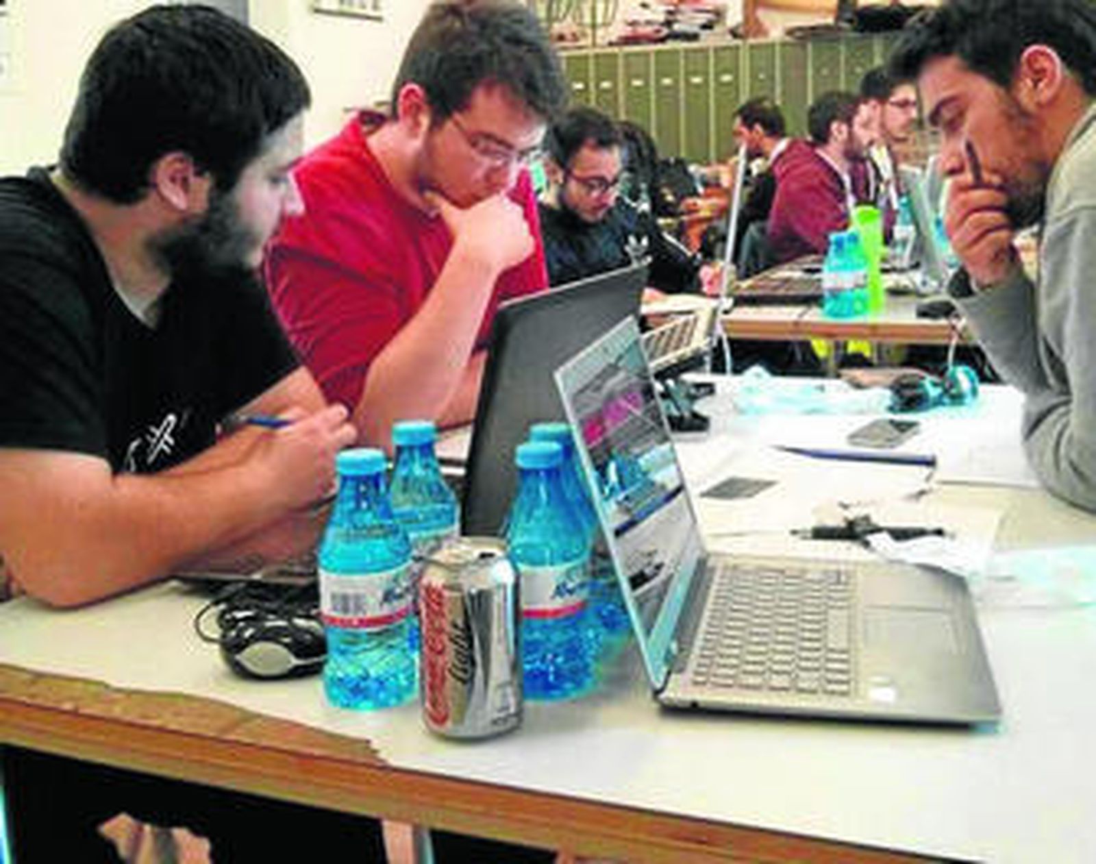 Los estudiantes que están desarrollando la página web