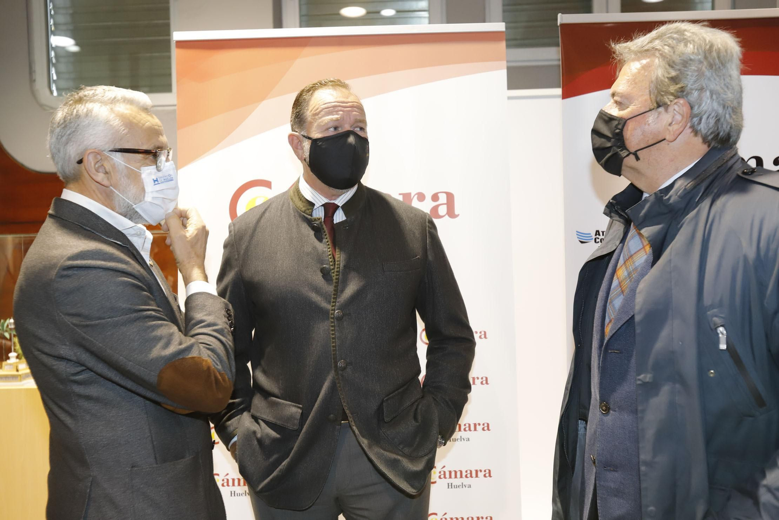 Imágenes de las jornadas del encuentro ‘Pasado, presente y futuro de la Minería Metálica en Huelva’,  en las cocheras del Puerto