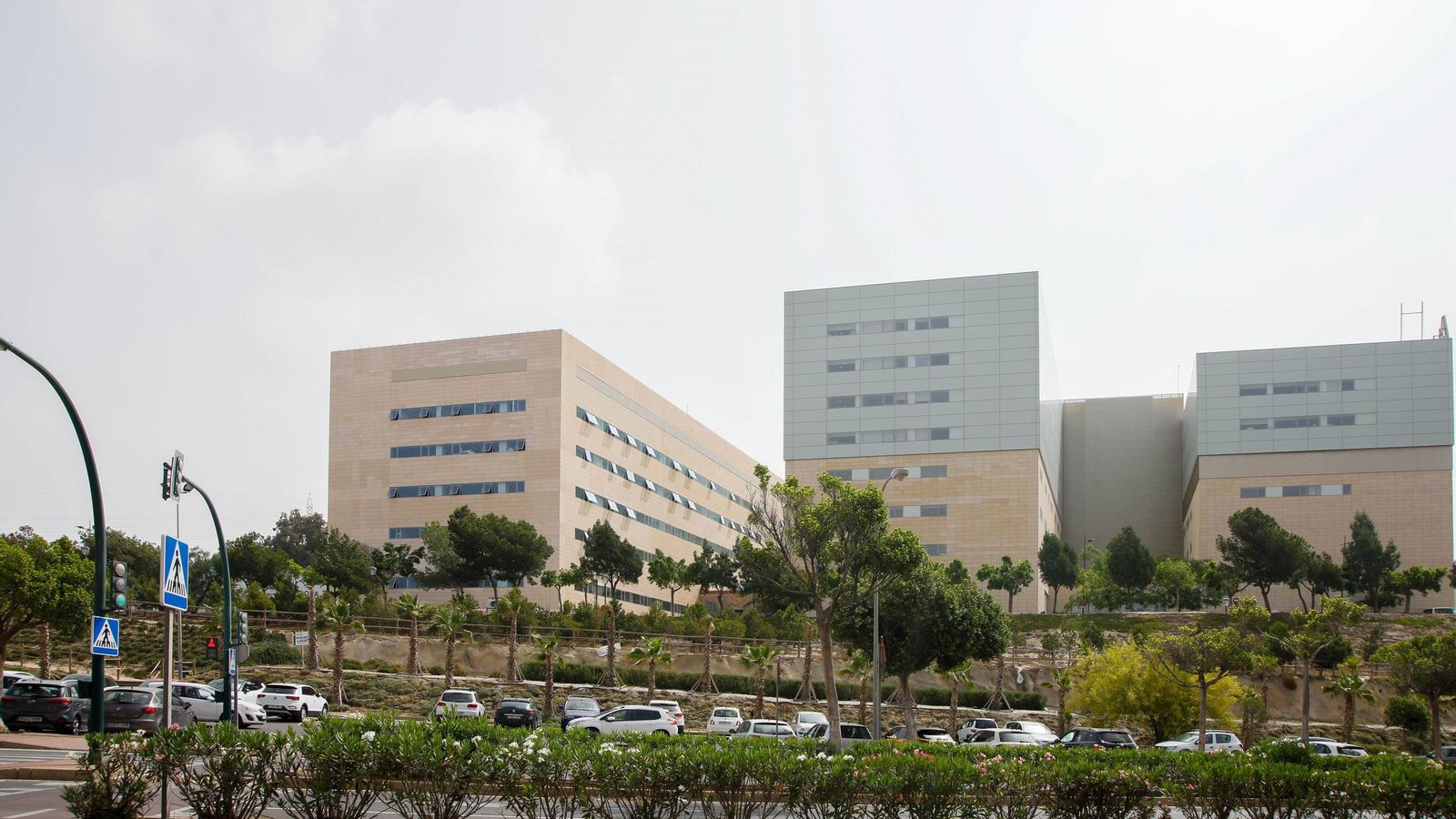 El nuevo edificio ha cambiado la fisonomía del Hospital Torrecárdenas. El nuevo edificio ha cambiado la fisonomía del Hospital Torrecárdenas.