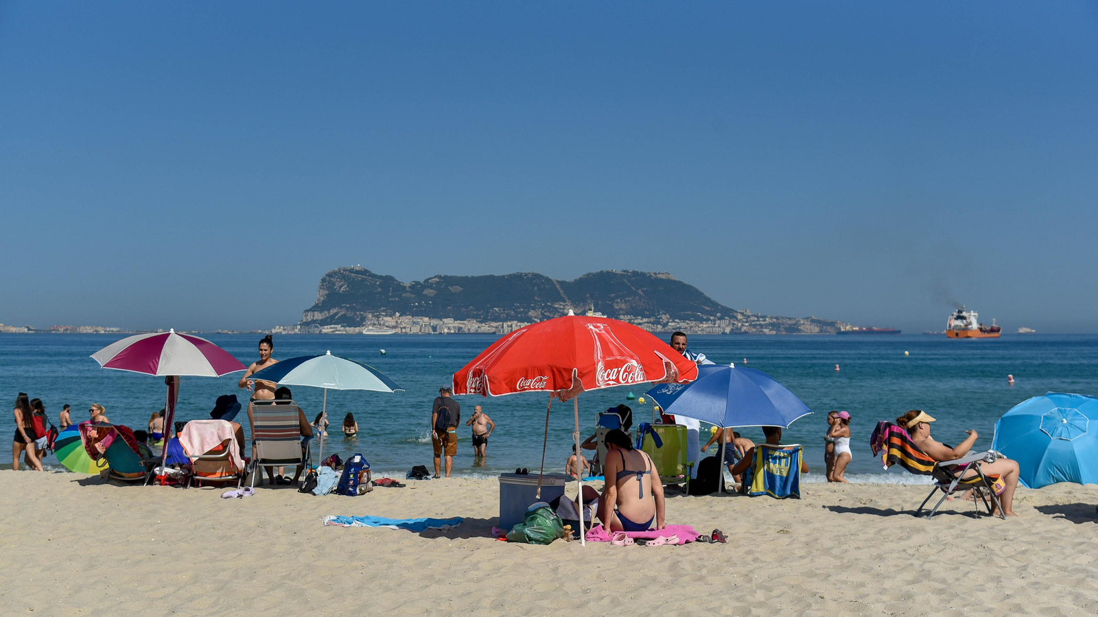 Fotos de la tarde en la playa del El Rinconcillo en plena ola de calor
