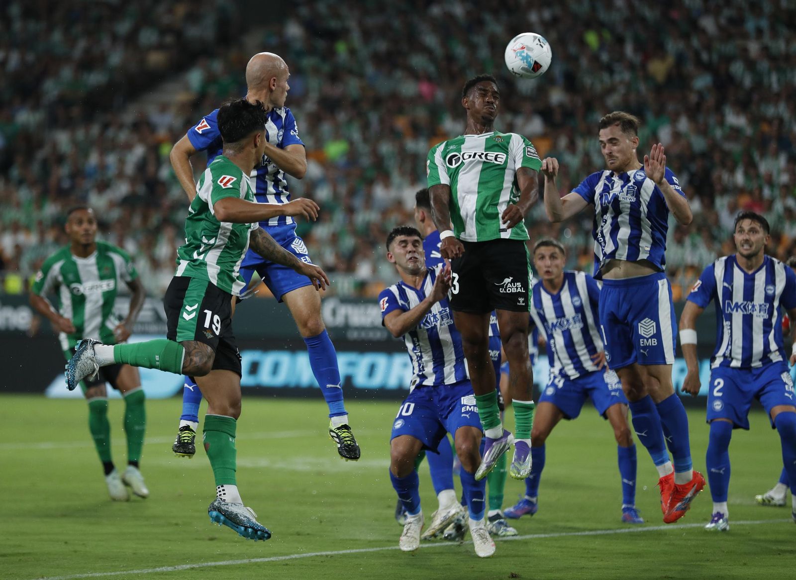 Junior remata un córner en el primer palo que pudo suponer el 2-0.