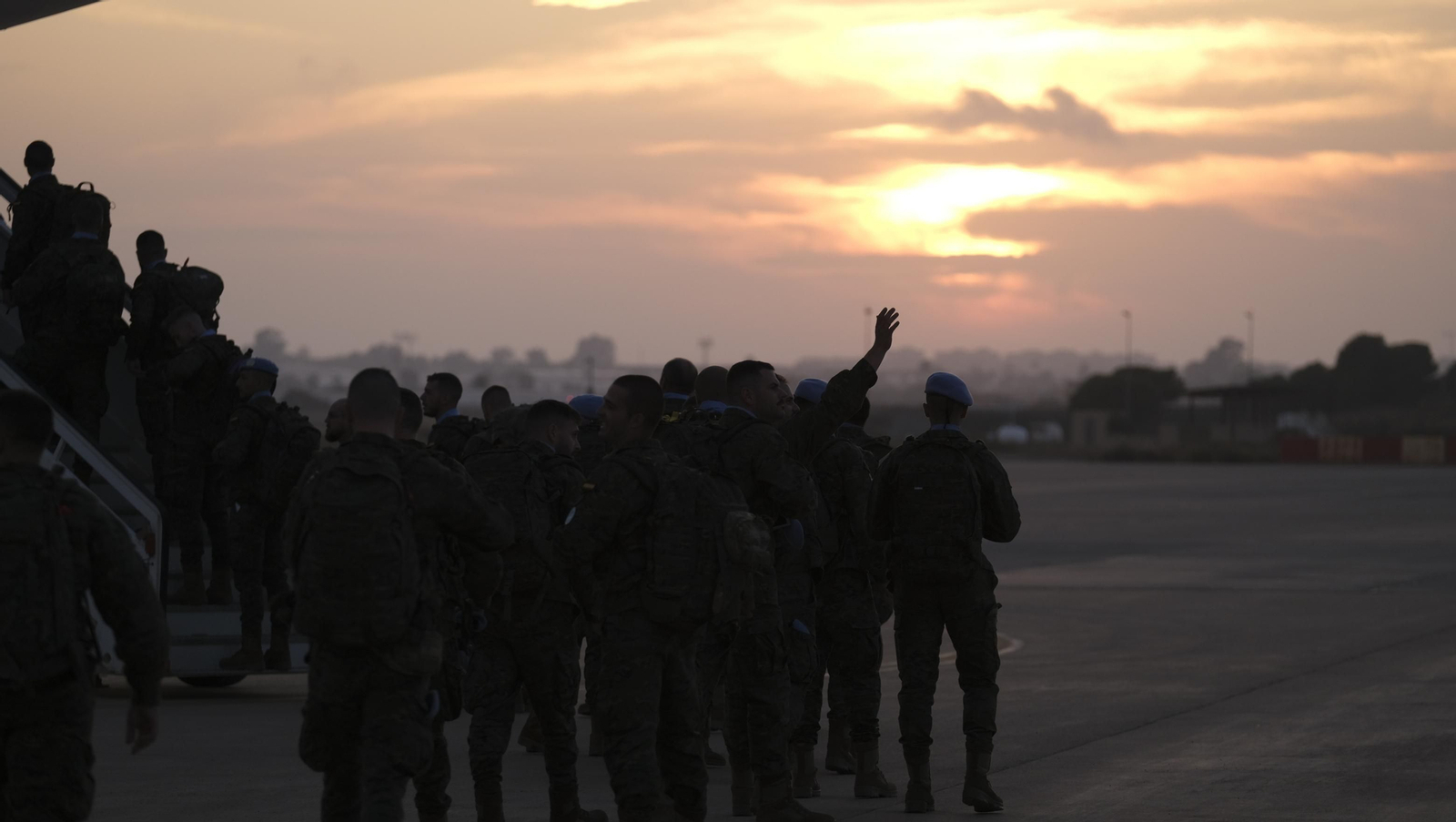 Imágenes de la salida del segundo contingente de La Legión con destino el Líbano