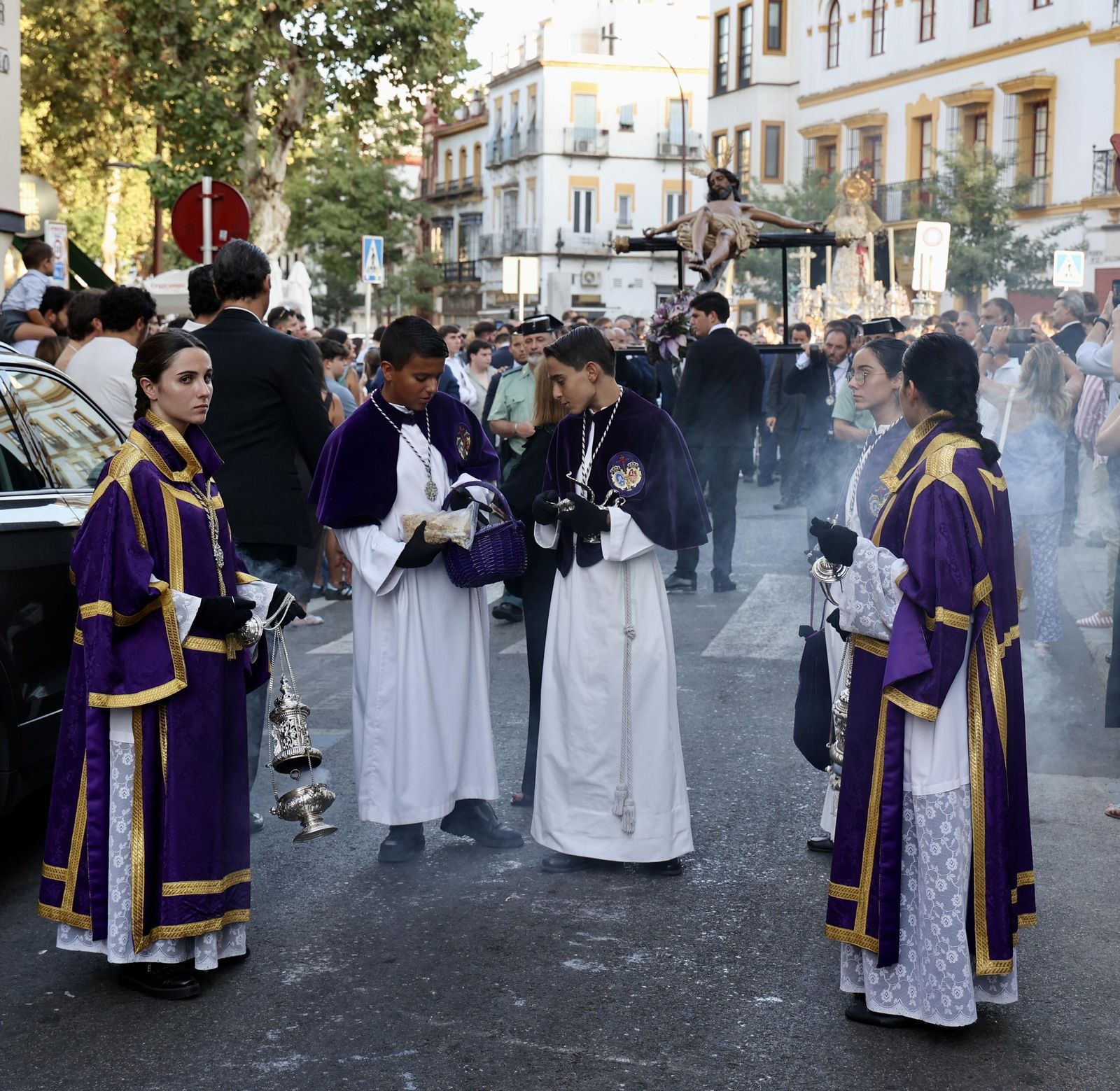 En imágenes, el traslado de los titulares de Las Aguas a la iglesia de San Jacinto